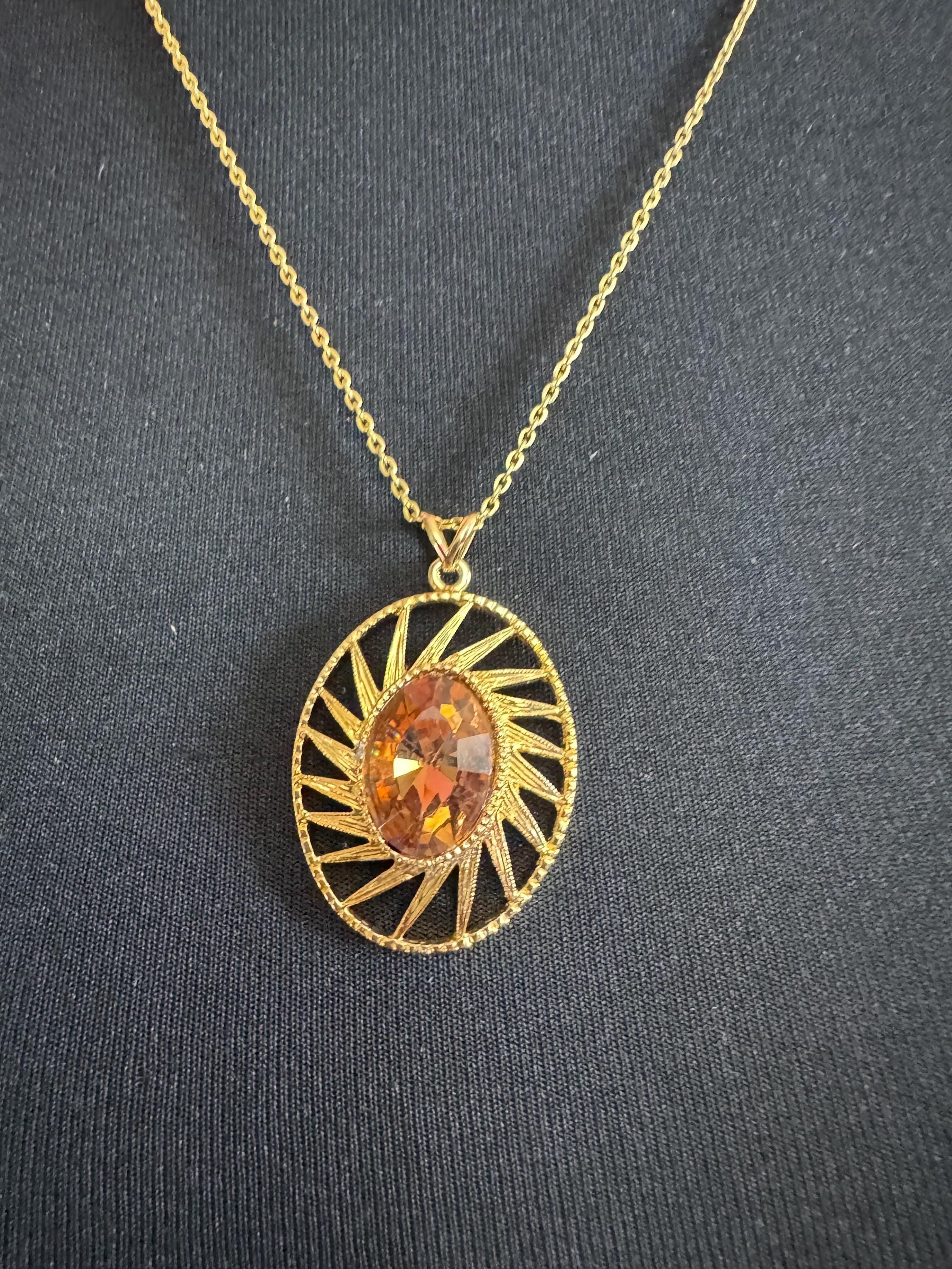 Vintage gold tone brown orange topaz faceted Glass oval pendant necklace on 56cm chain