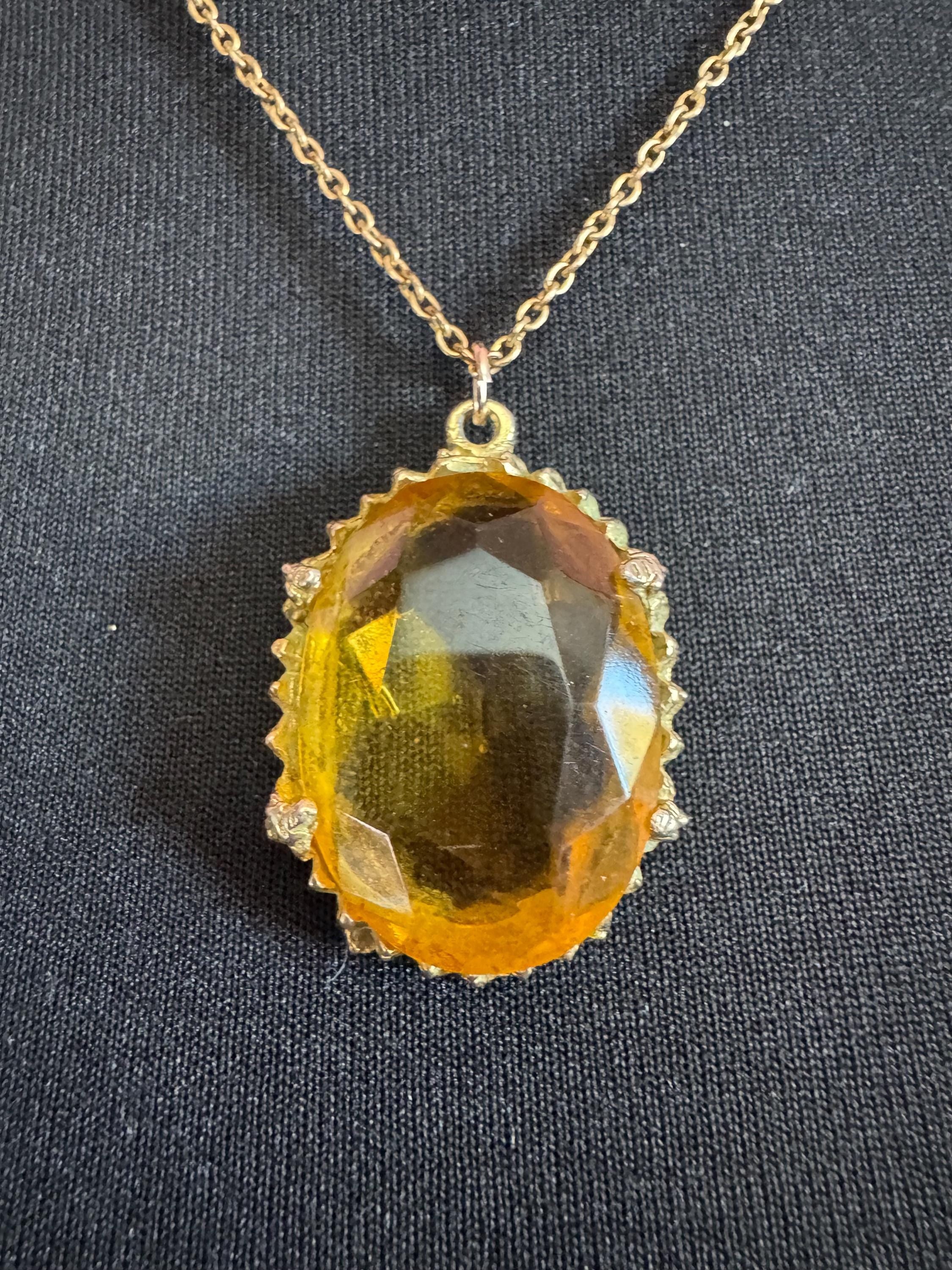 Vintage gold tone orange amber faceted Glass oval pendant necklace on 50cm chain