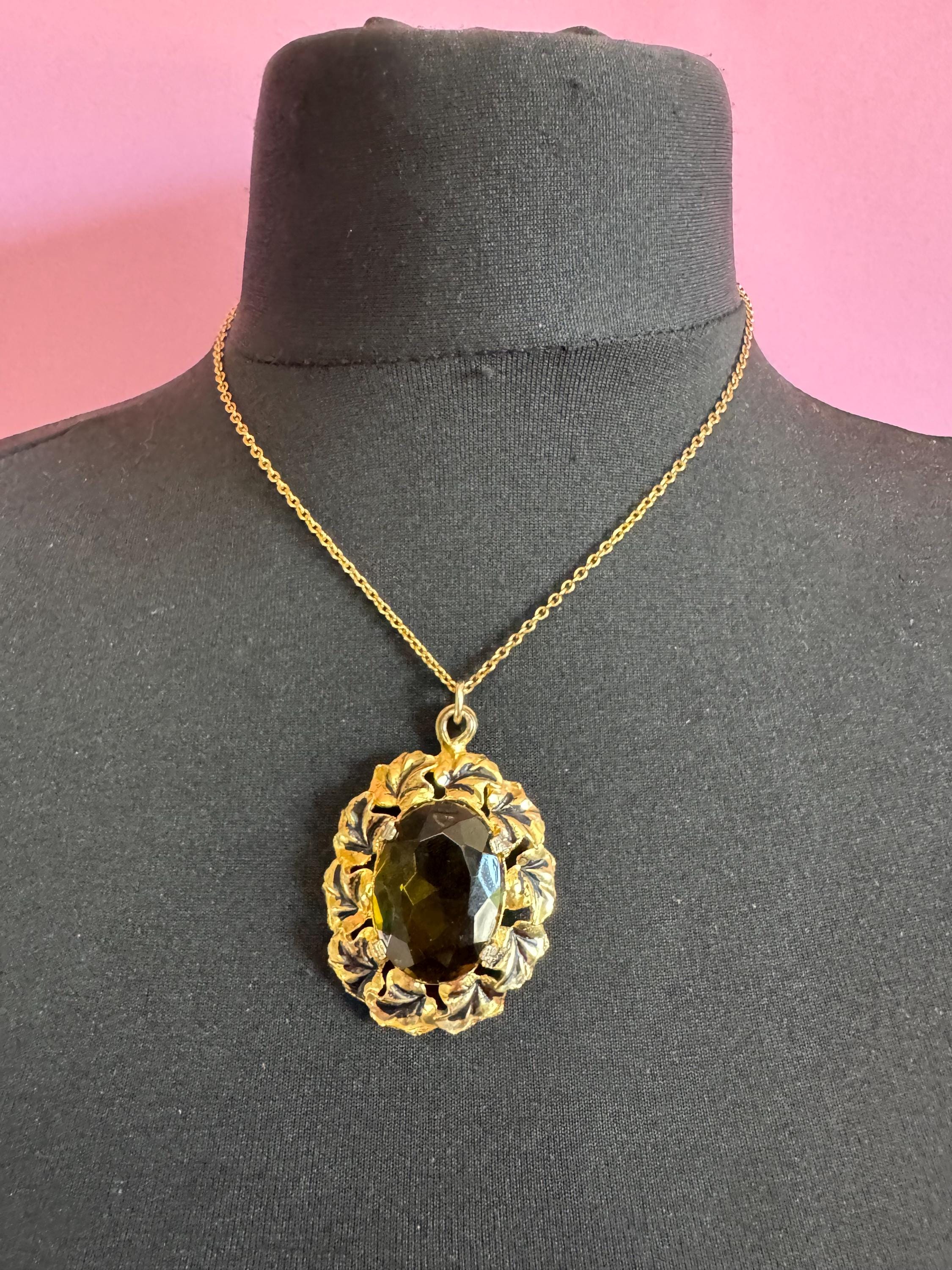 Vintage gold tone orange green faceted Glass oval pendant necklace on 45cm chain