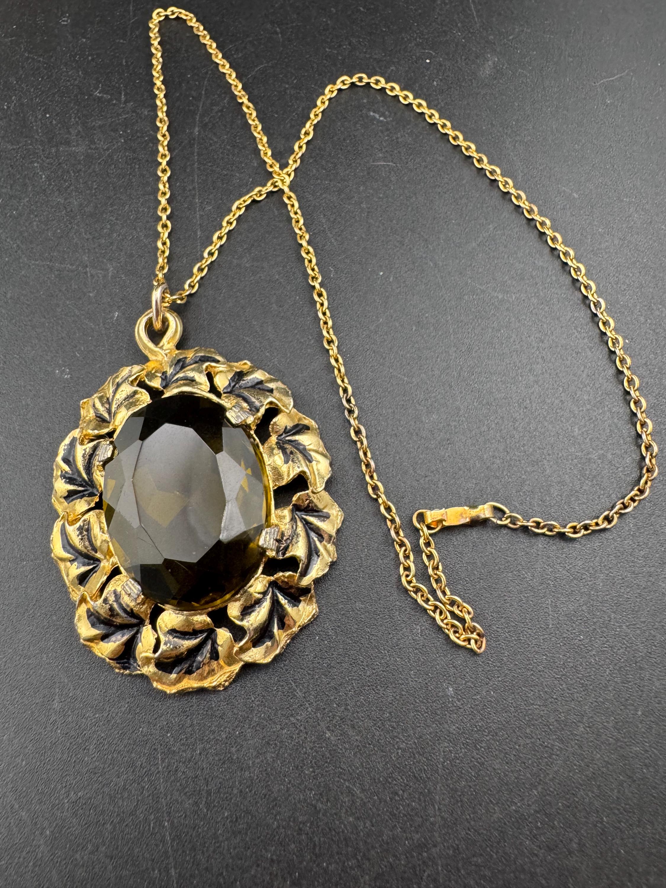 Vintage gold tone orange green faceted Glass oval pendant necklace on 45cm chain