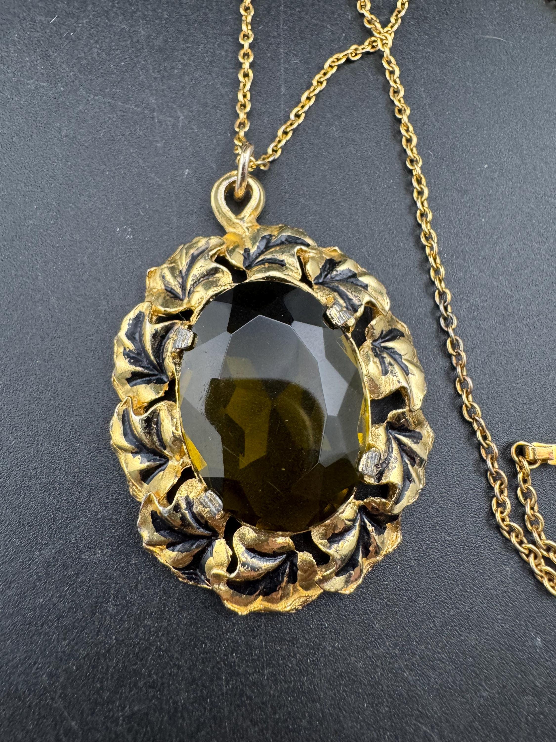 Vintage gold tone orange green faceted Glass oval pendant necklace on 45cm chain