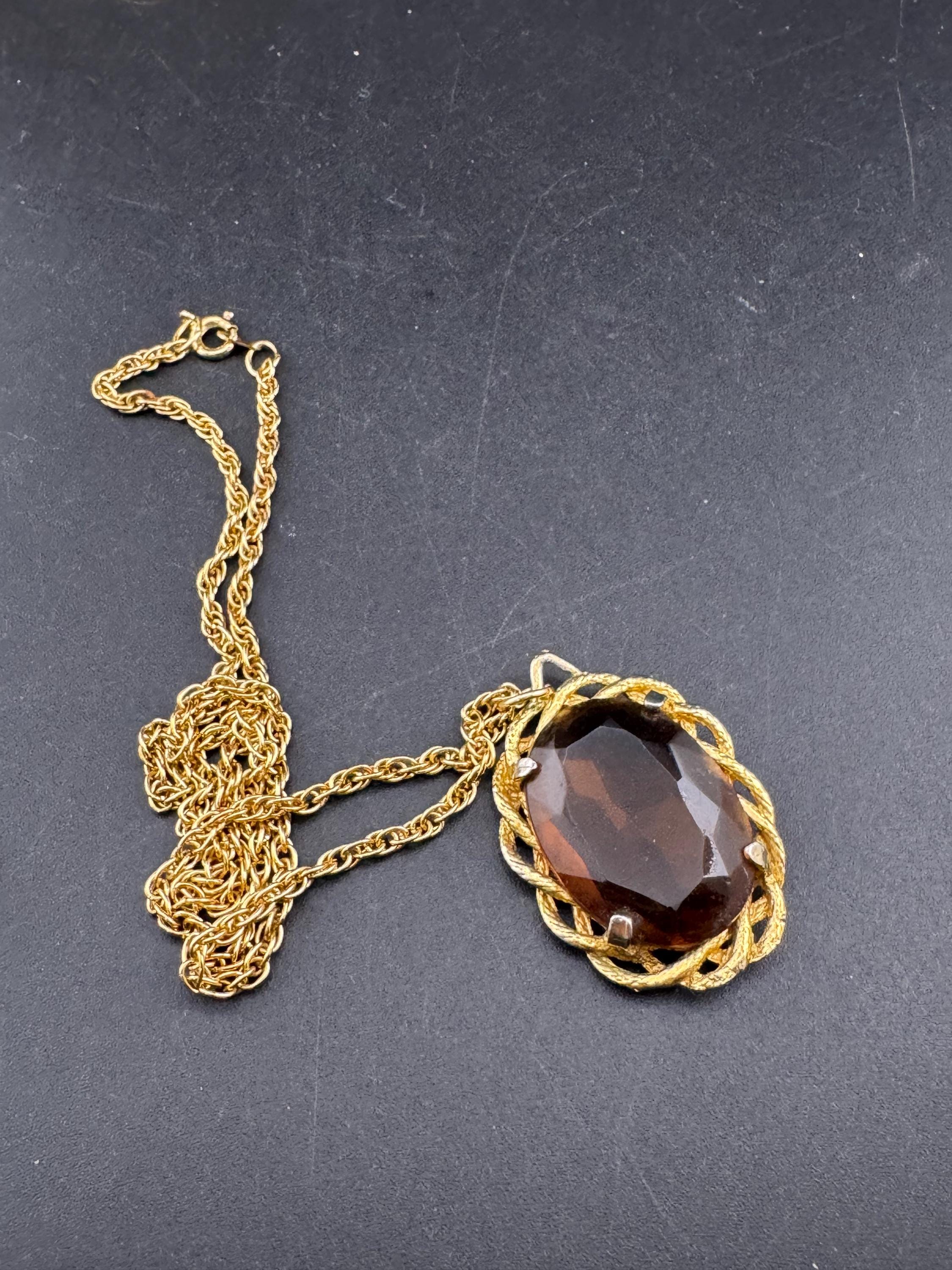 Vintage gold tone brown taupe faceted Glass oval pendant necklace on 48cm chain