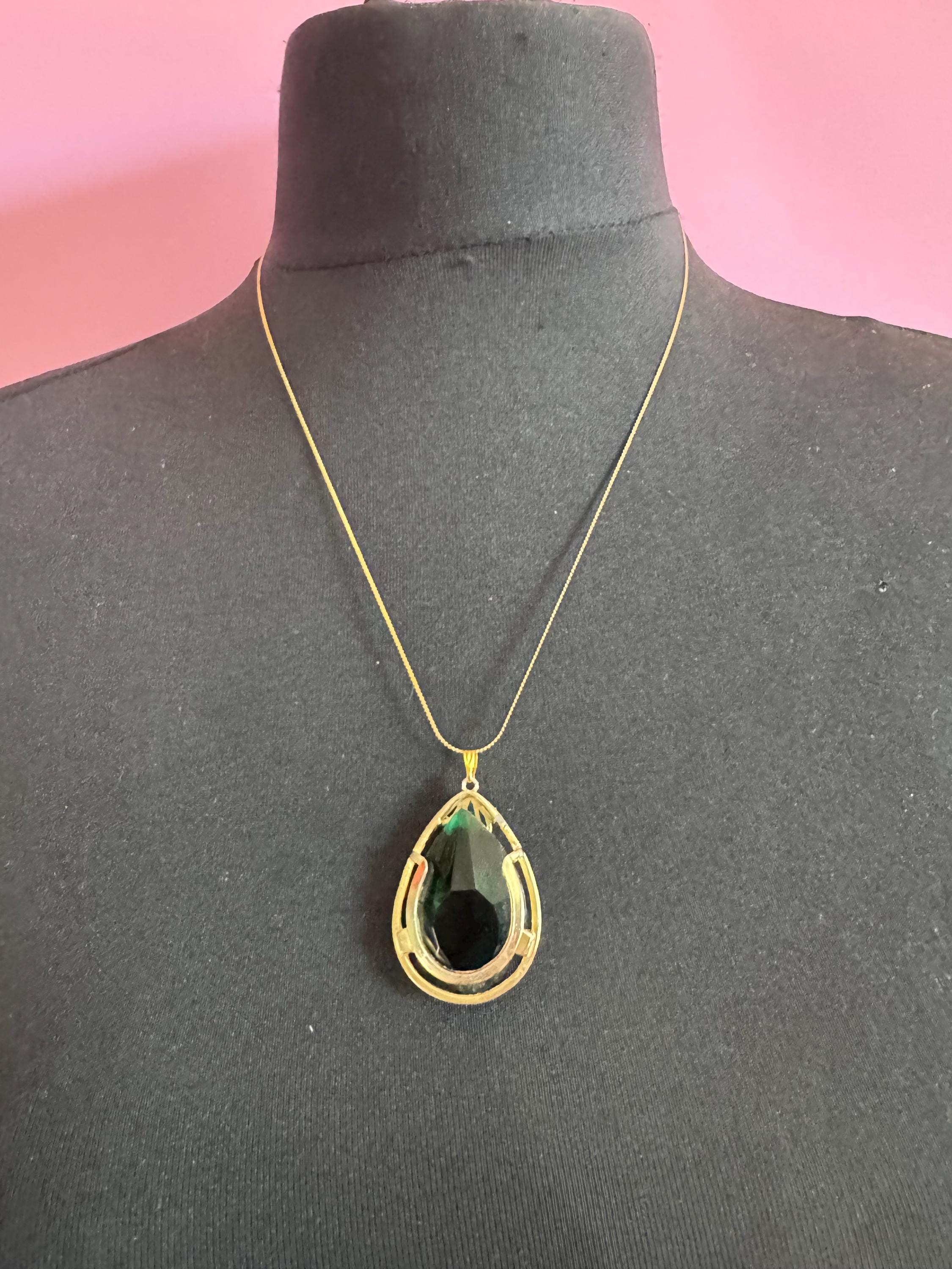 Emerald green teardrop glass pendant necklace mid century Vintage Modernist gold tone metal