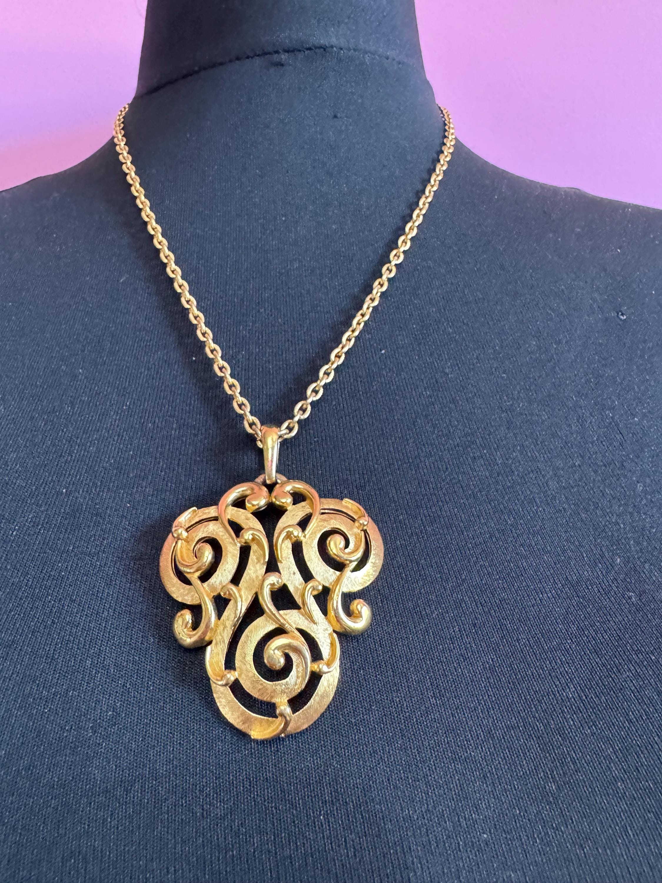 Vintage abstract brushed gold tone  drop pendant Necklace 1970s modernist