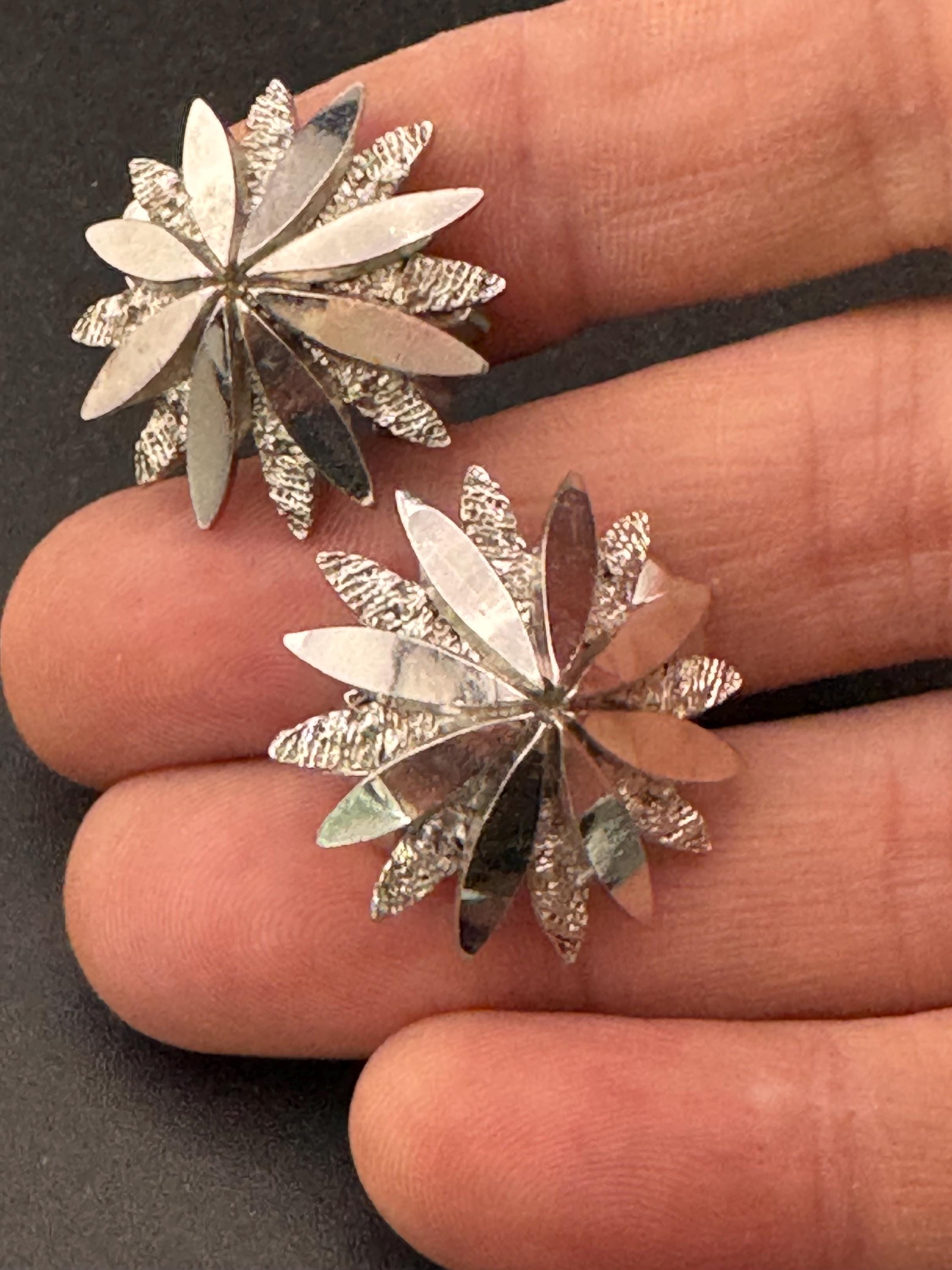 1970s brutalist star clip on earrings, silver tone