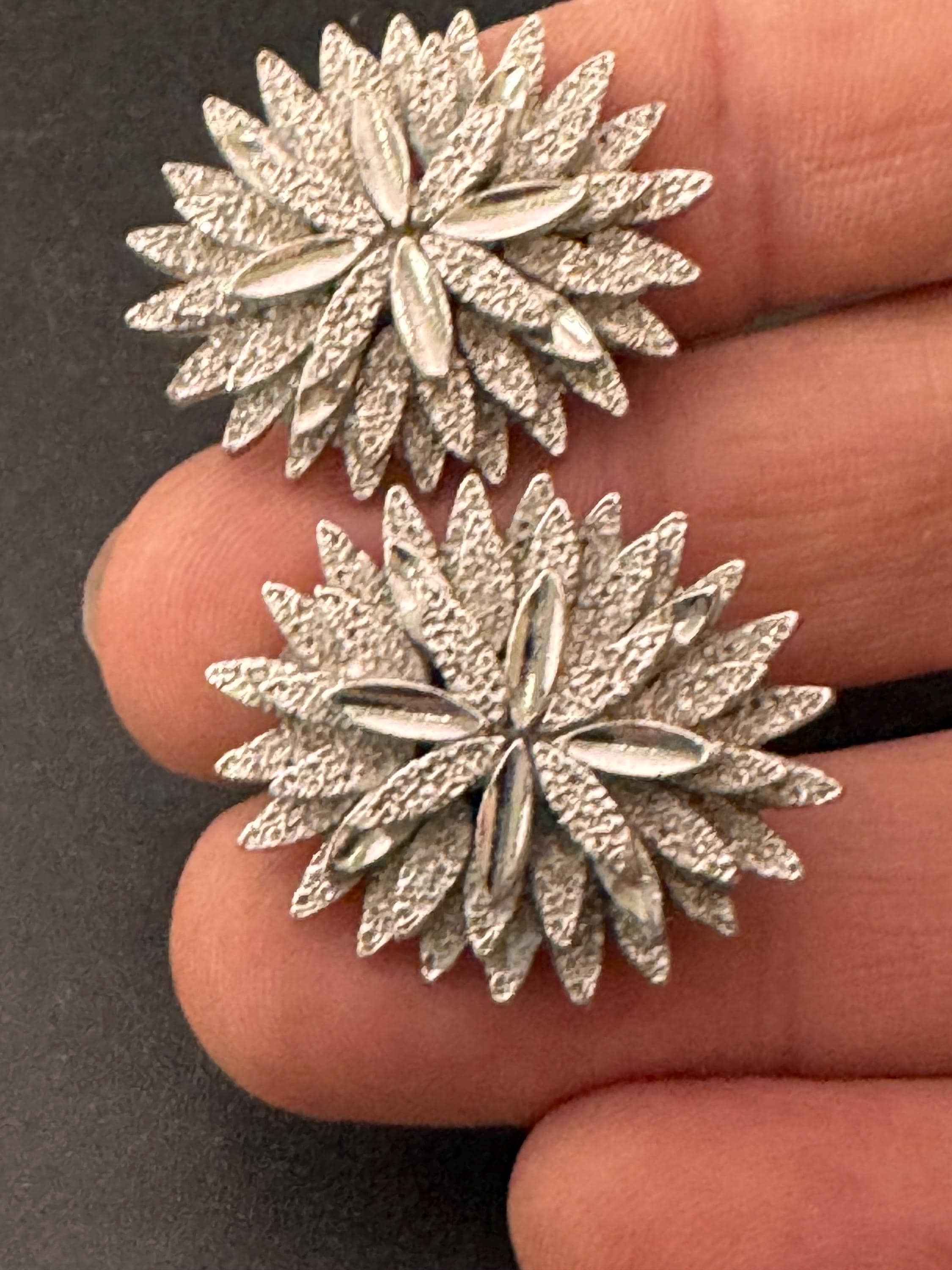 1970s brutalist star clip on earrings, silver tone
