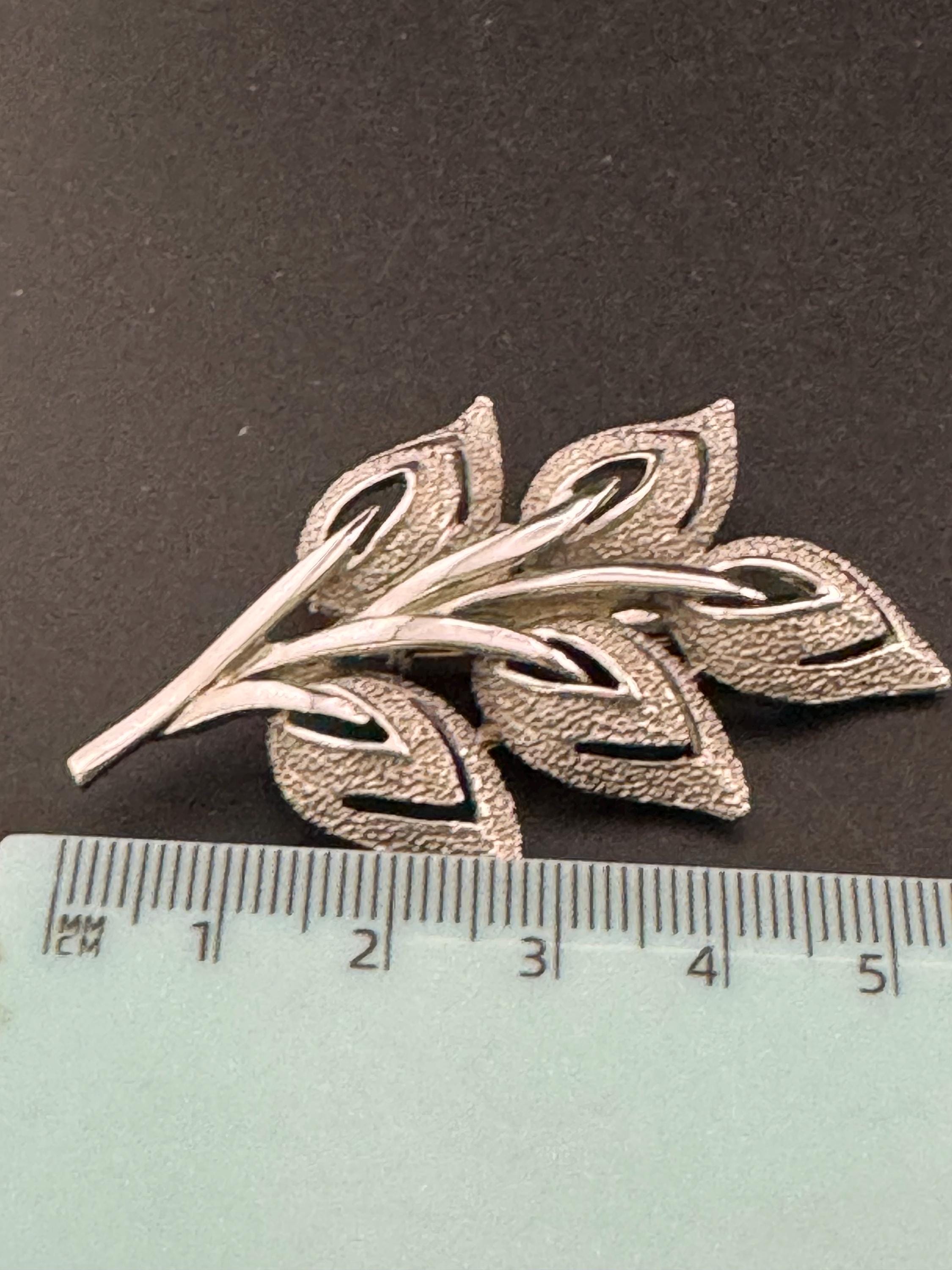 vintage modernist abstract leaf brooch, 5cm silver tone