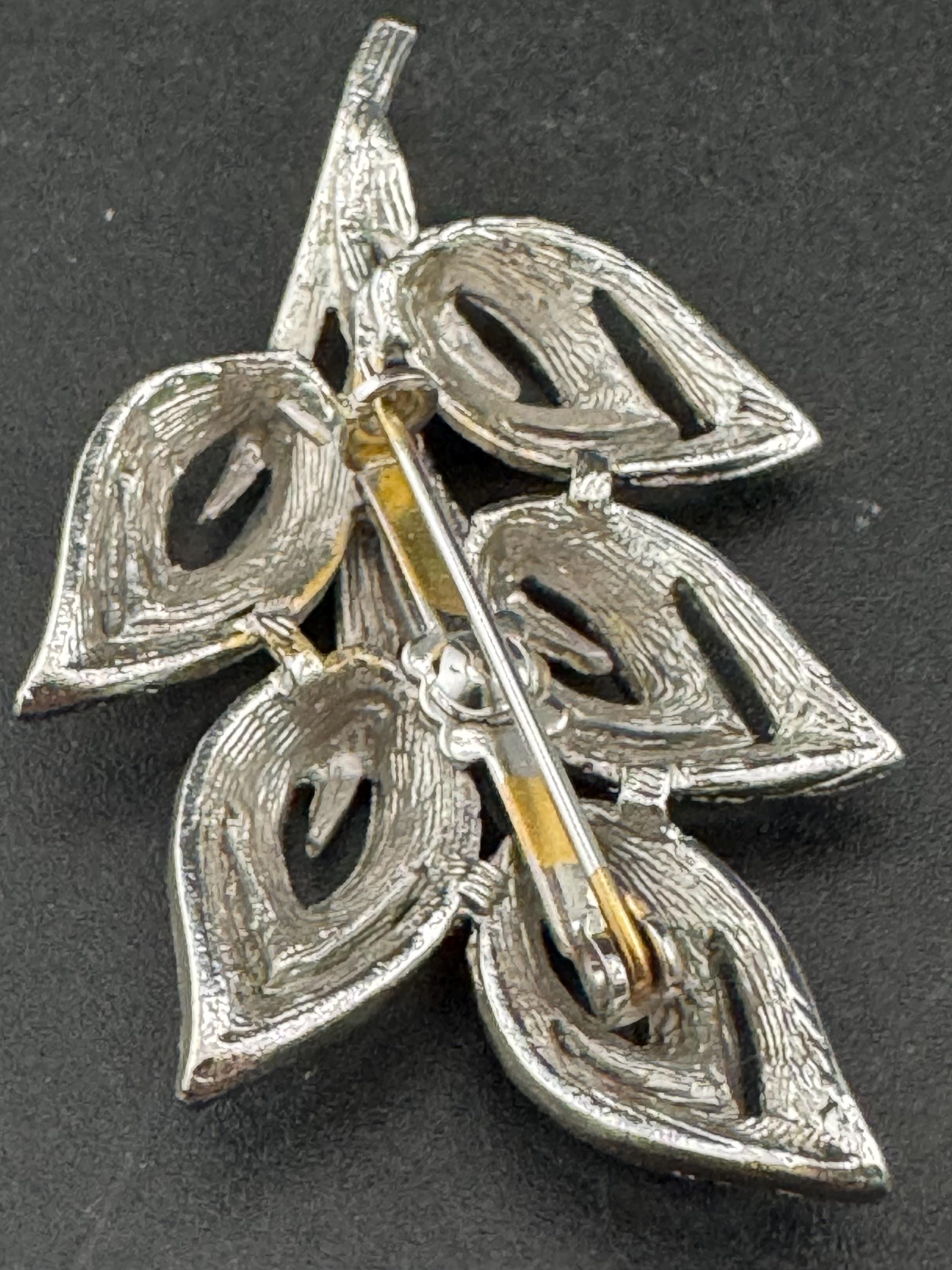 vintage modernist abstract leaf brooch, 5cm silver tone