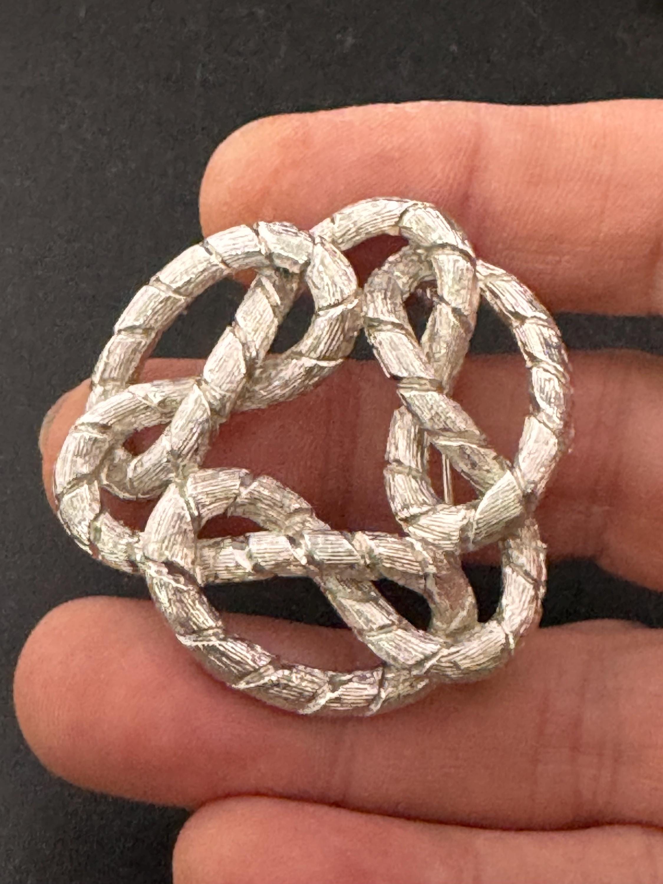 vintage abstract brutalist swirl rope knot brooch, 5cm silver tone