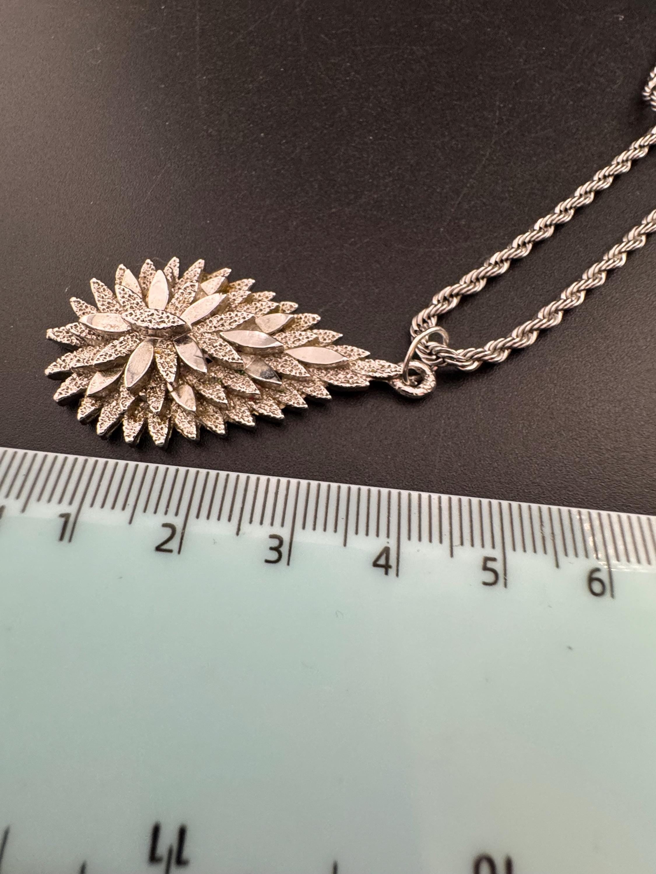 Vintage modernist brutalist Teardrop pendant necklace 1970s