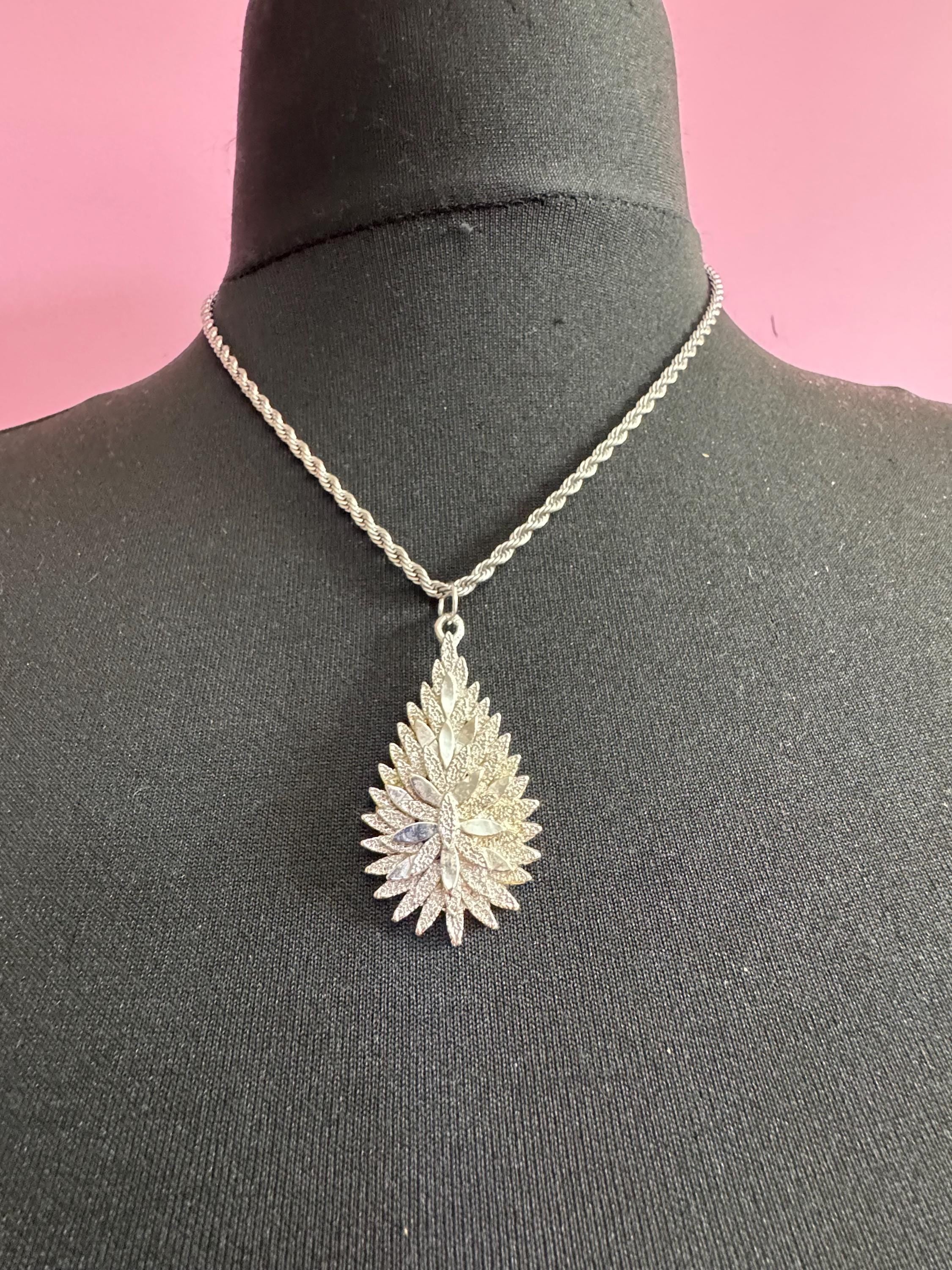 Vintage modernist brutalist Teardrop pendant necklace 1970s