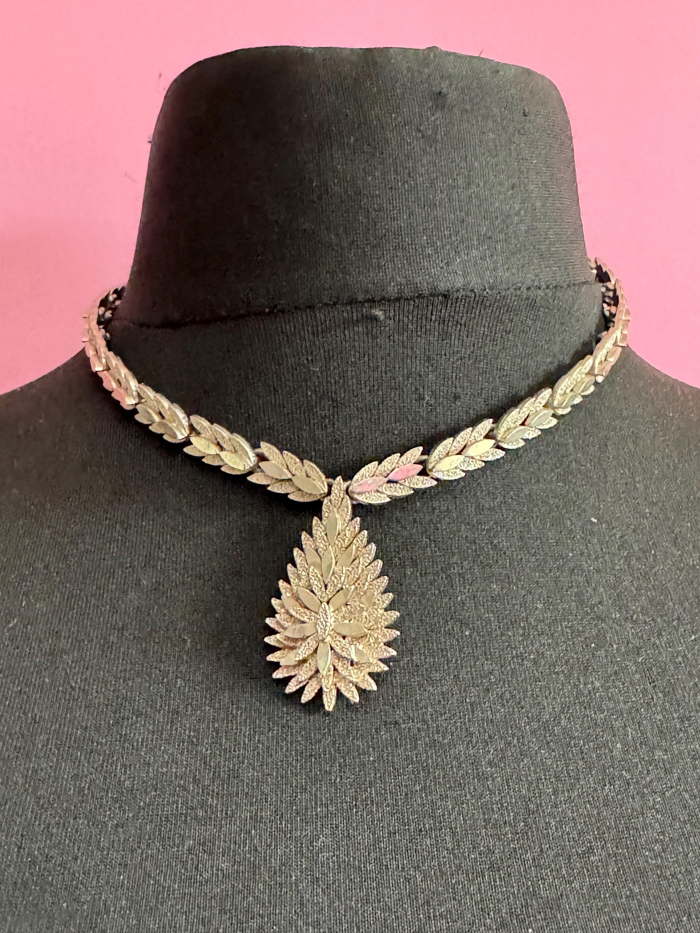 Vintage brutalist Teardrop pendant choker necklace 1970s