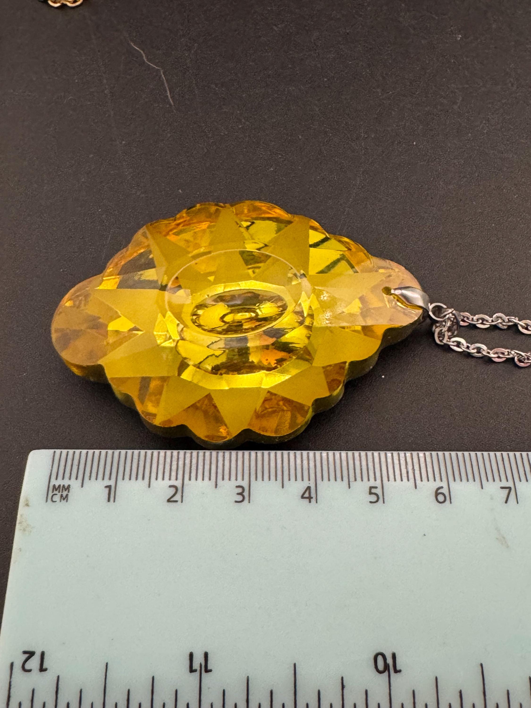 Vintage oversized yellow faceted teardrop 1970s pendant necklace, silver tone