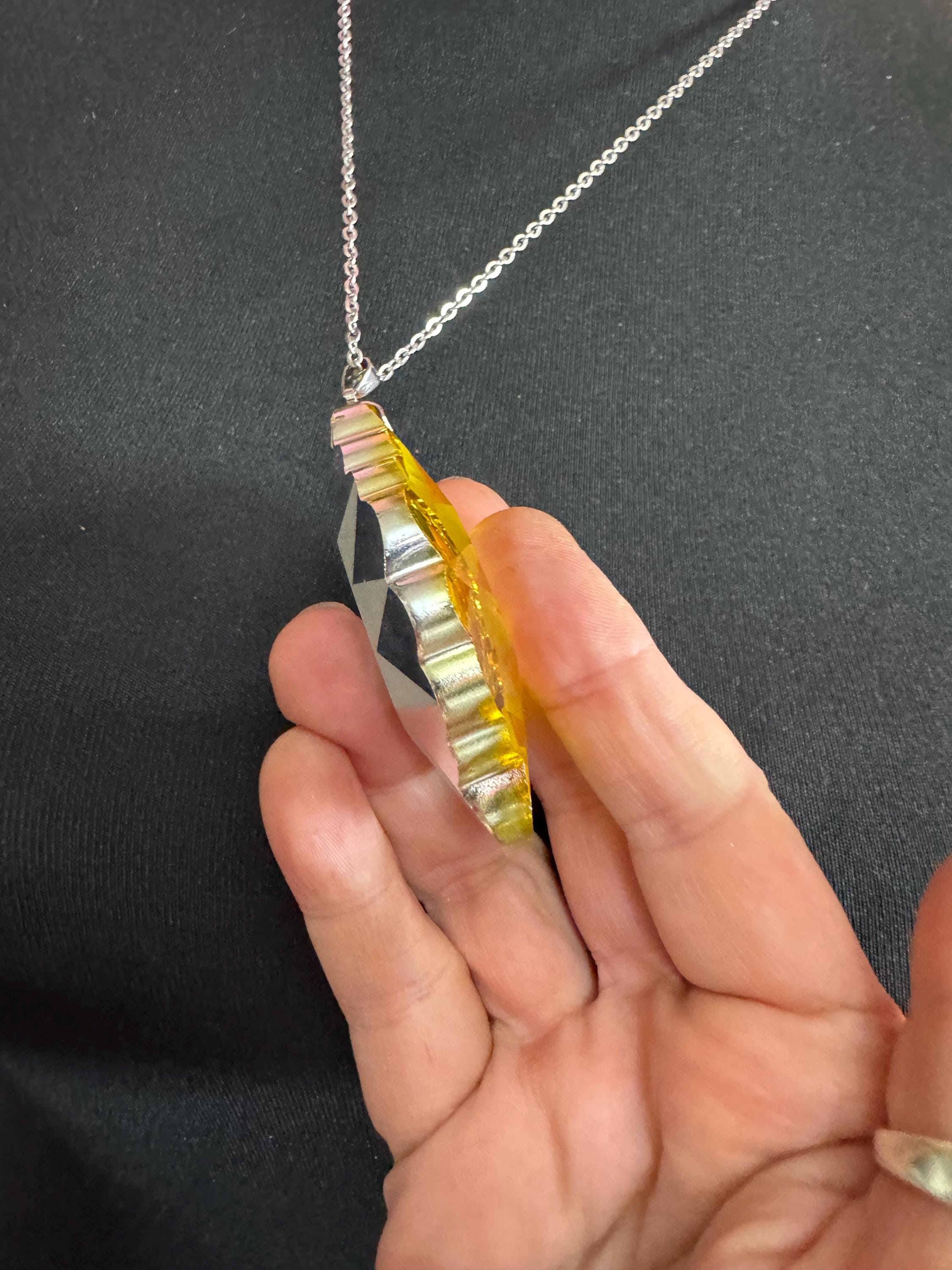 Vintage oversized yellow faceted teardrop 1970s pendant necklace, silver tone