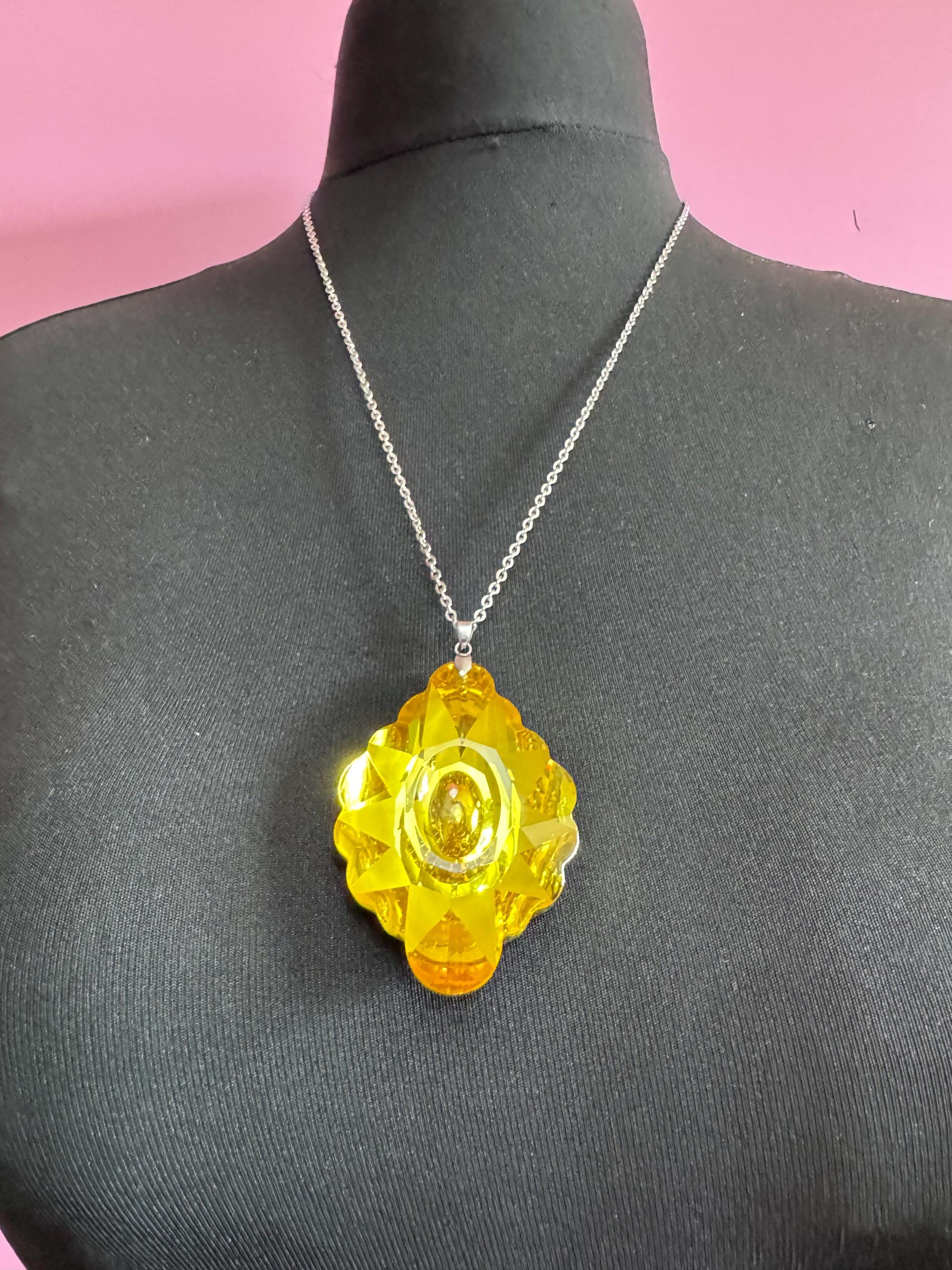 Vintage oversized yellow faceted teardrop 1970s pendant necklace, silver tone