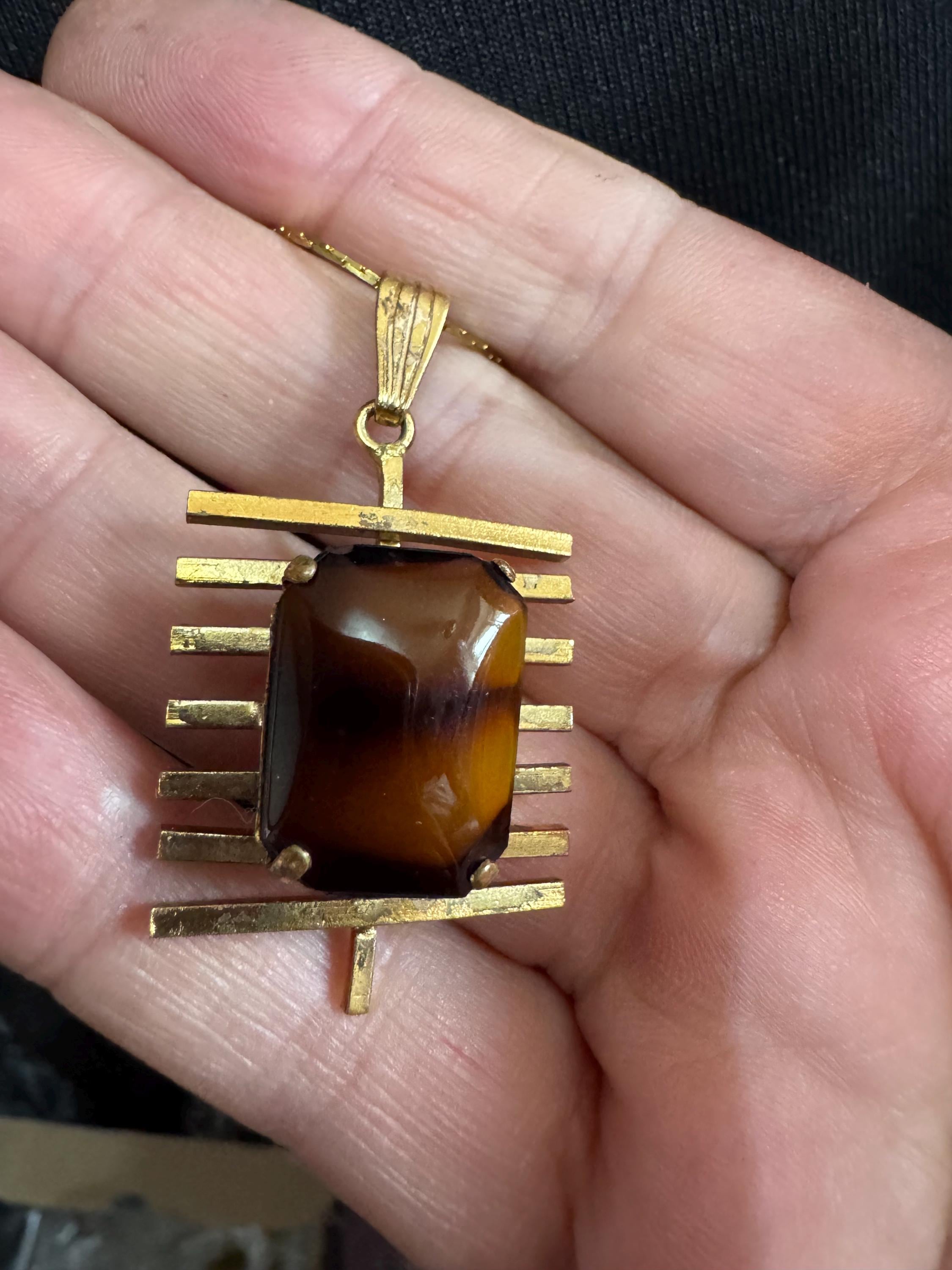 Vintage brutalist 1970s brown faux agate pendant necklace, gold tone