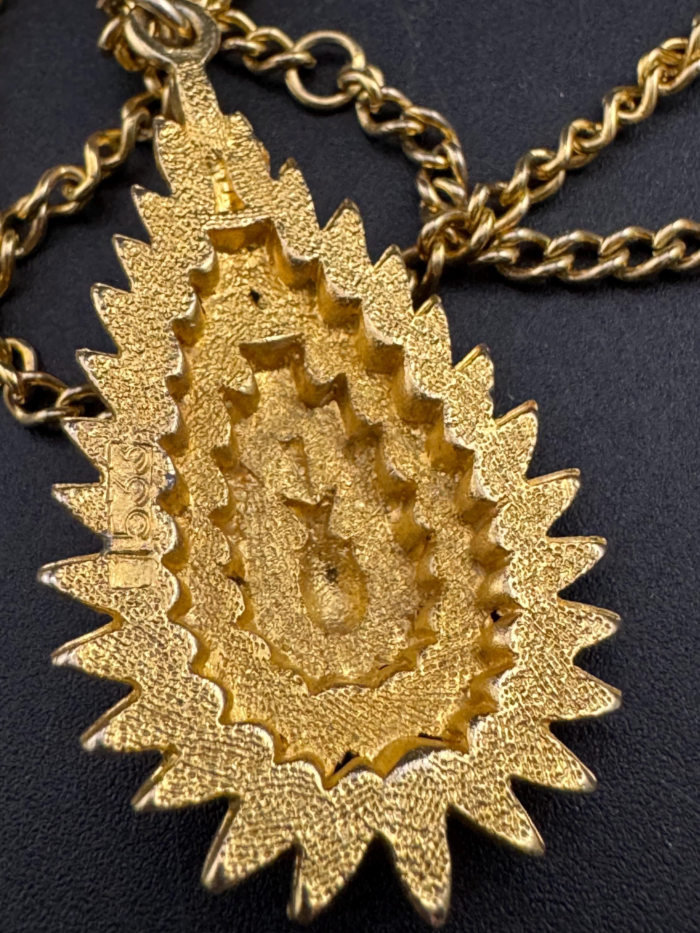 Vintage modernist teardrop pendant  necklace, gold tone brutalist