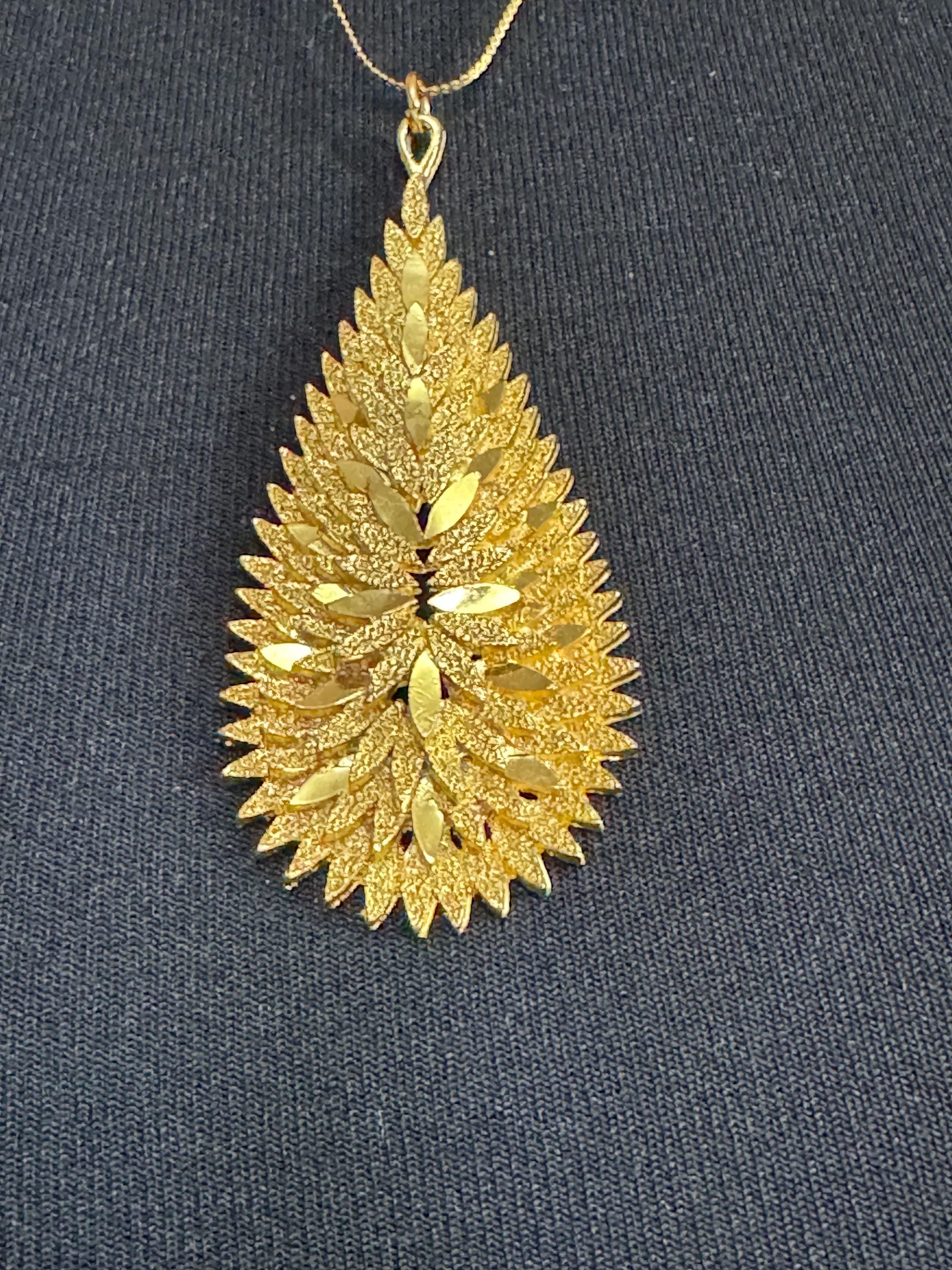 Vintage modernist teardrop pendant  necklace, gold tone brutalist