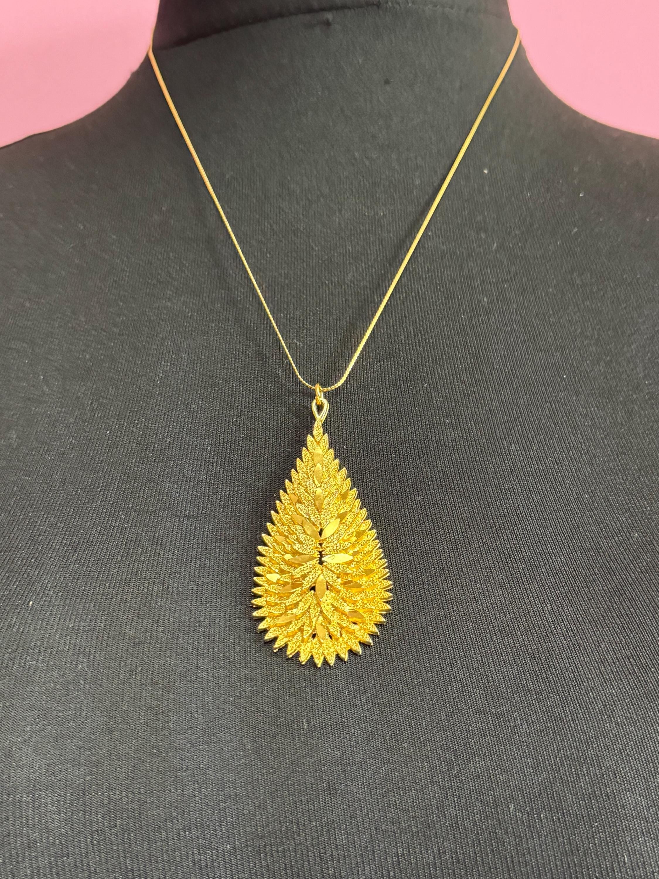 Vintage modernist teardrop pendant  necklace, gold tone brutalist