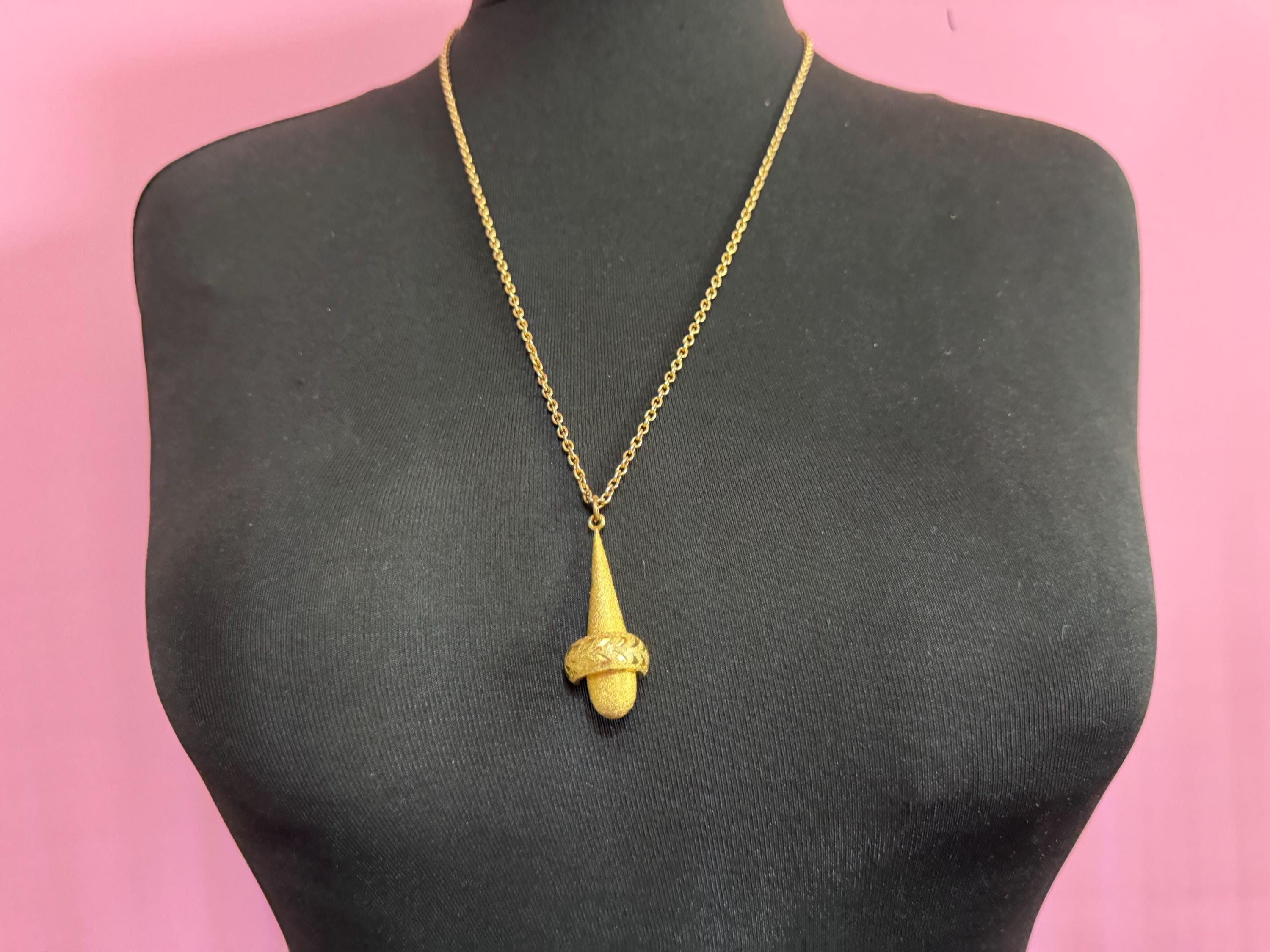 Vintage modernist teardrop pendant  necklace, gold tone brushed metal