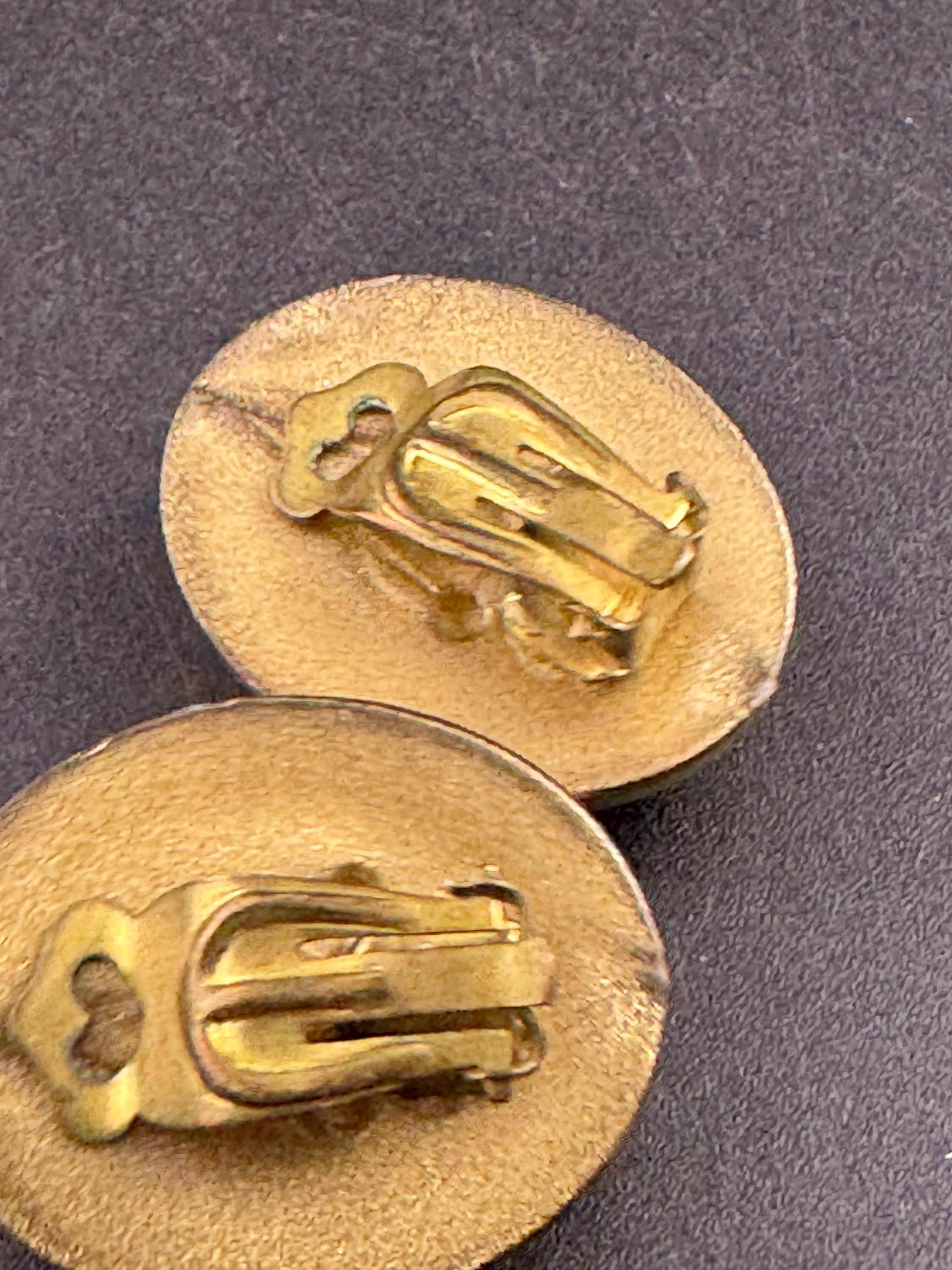 Vintage warm brown acrylic oval stud clip on earrings, gold tone 3cm