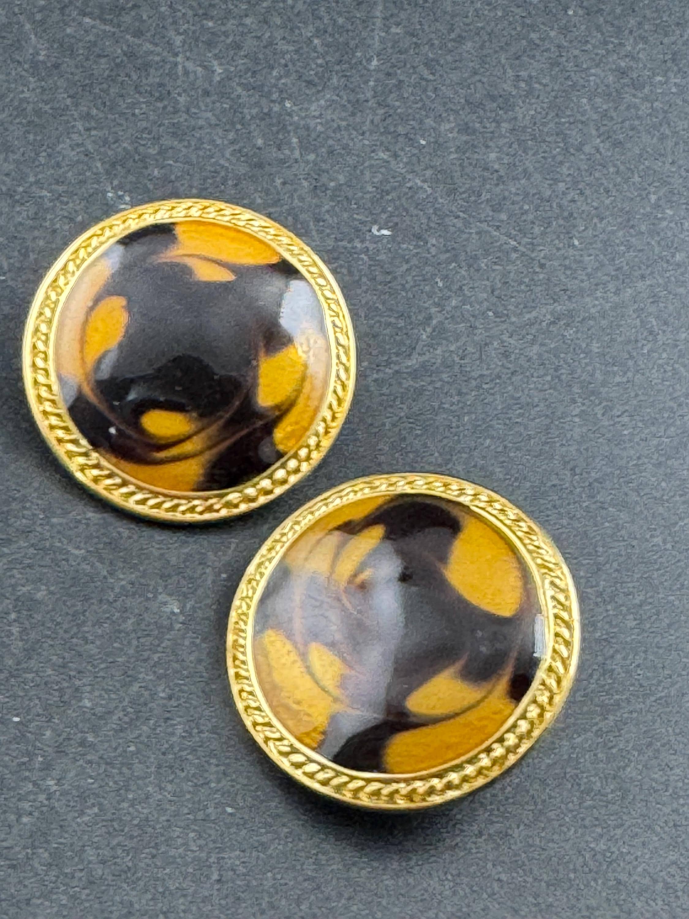 Vintage brown and tan enamel disc clip on earrings, gold tone 2.5cm