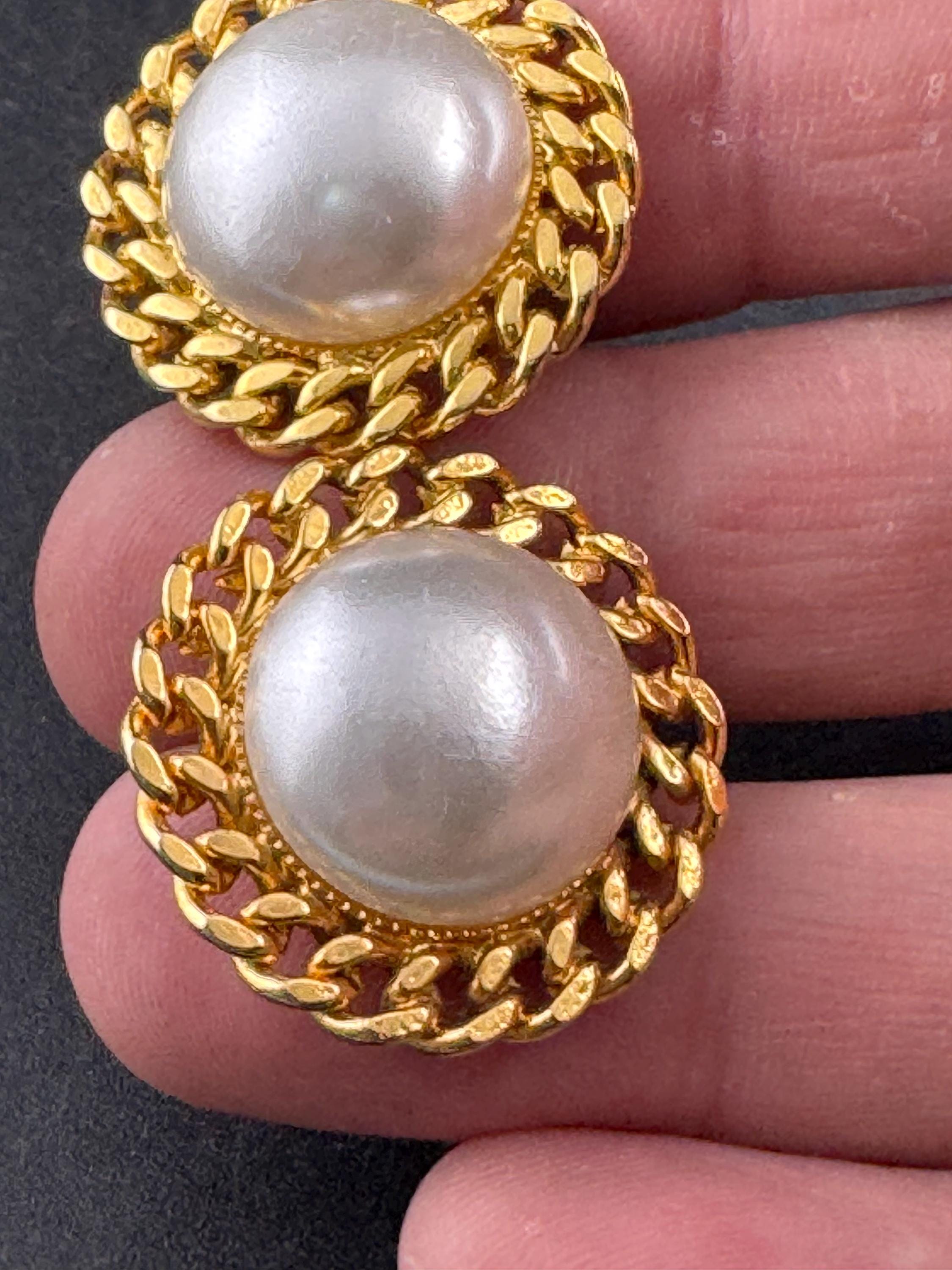 Vintage Chain link rope edge round faux Pearl clip on earrings