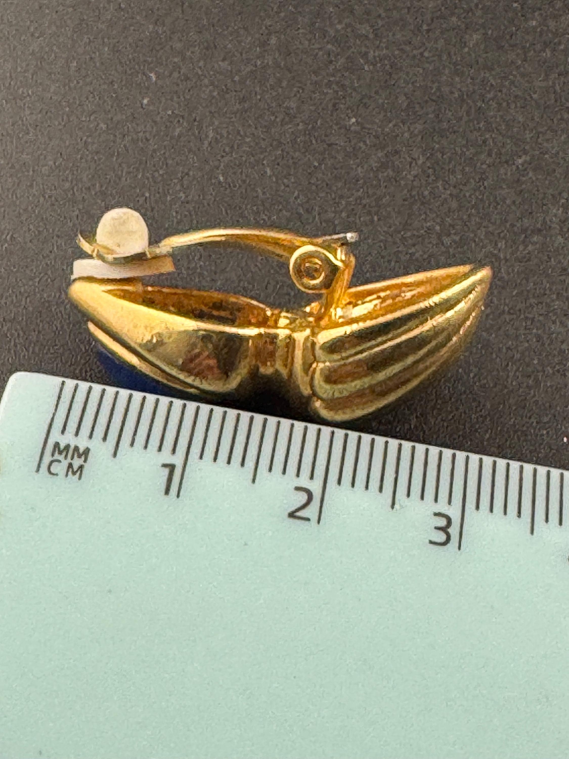 Vintage 1980s cabochon Clip On Earrings: Sapphire Blue Glass Gripoix style