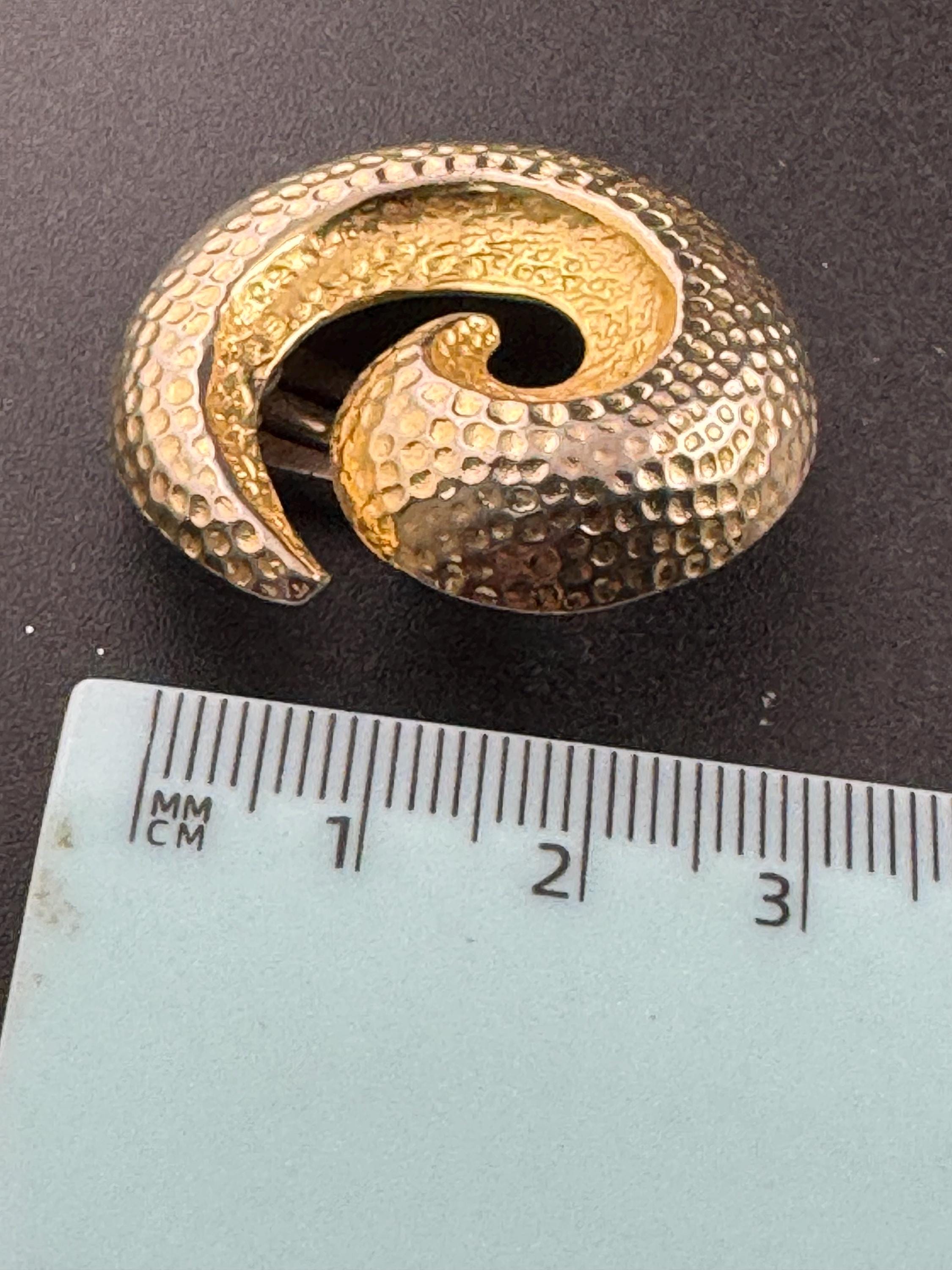 Large 3cm abstract clip on earrings, oversized Vintage gold tone swirls