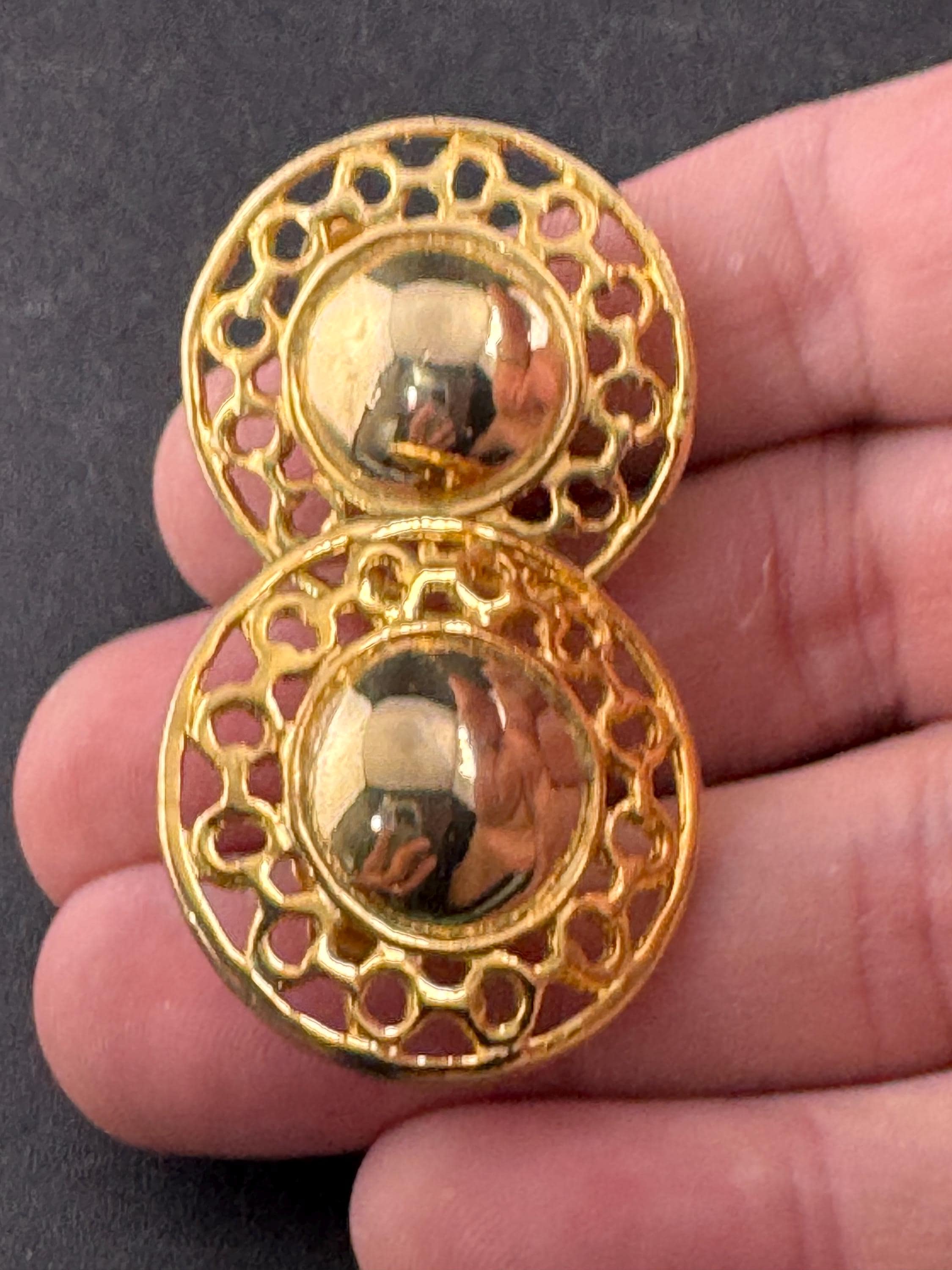 Vintage chain link domed disc clip on earrings, oversized gold tone