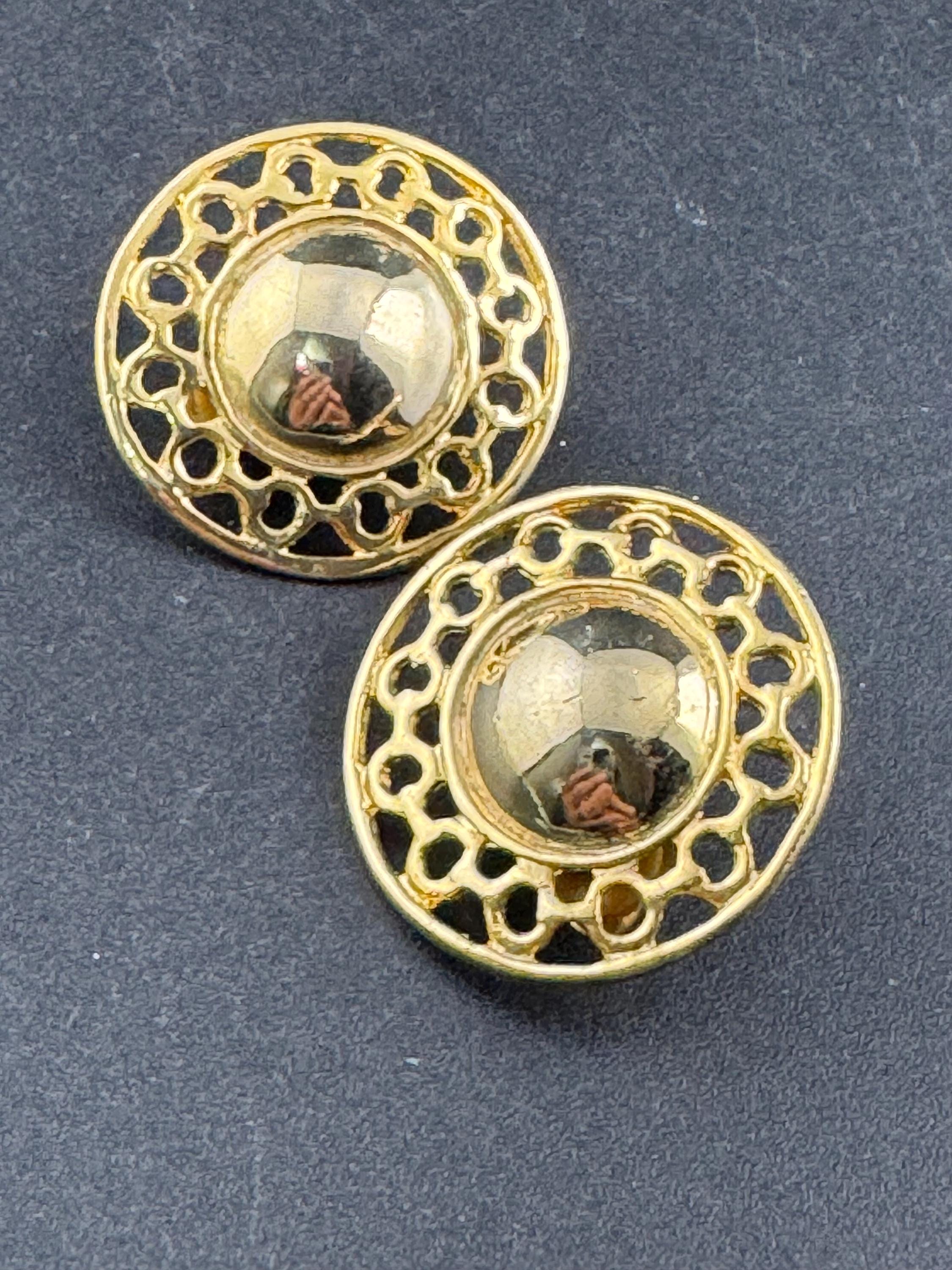 Vintage chain link domed disc clip on earrings, oversized gold tone