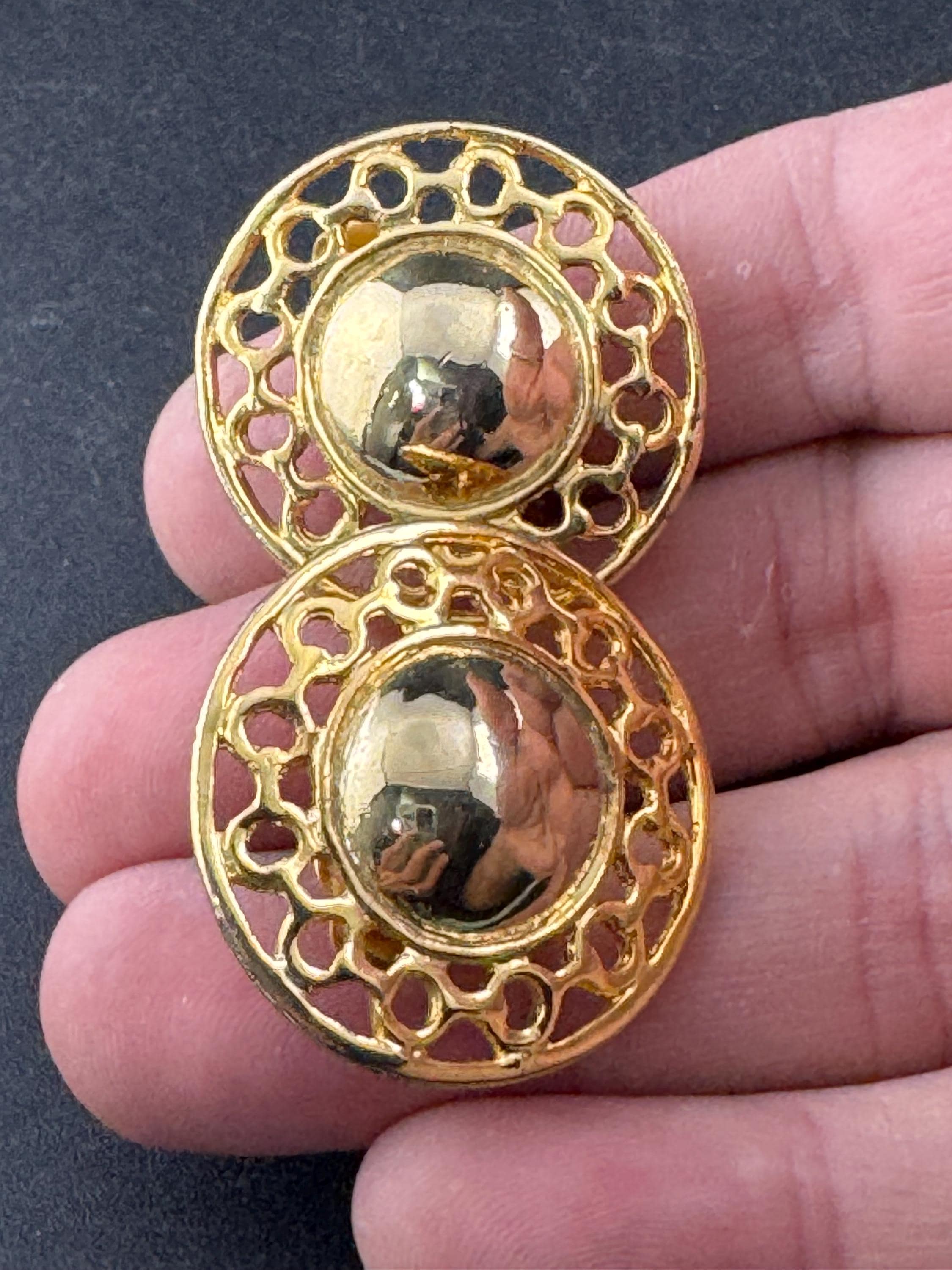 Vintage chain link domed disc clip on earrings, oversized gold tone