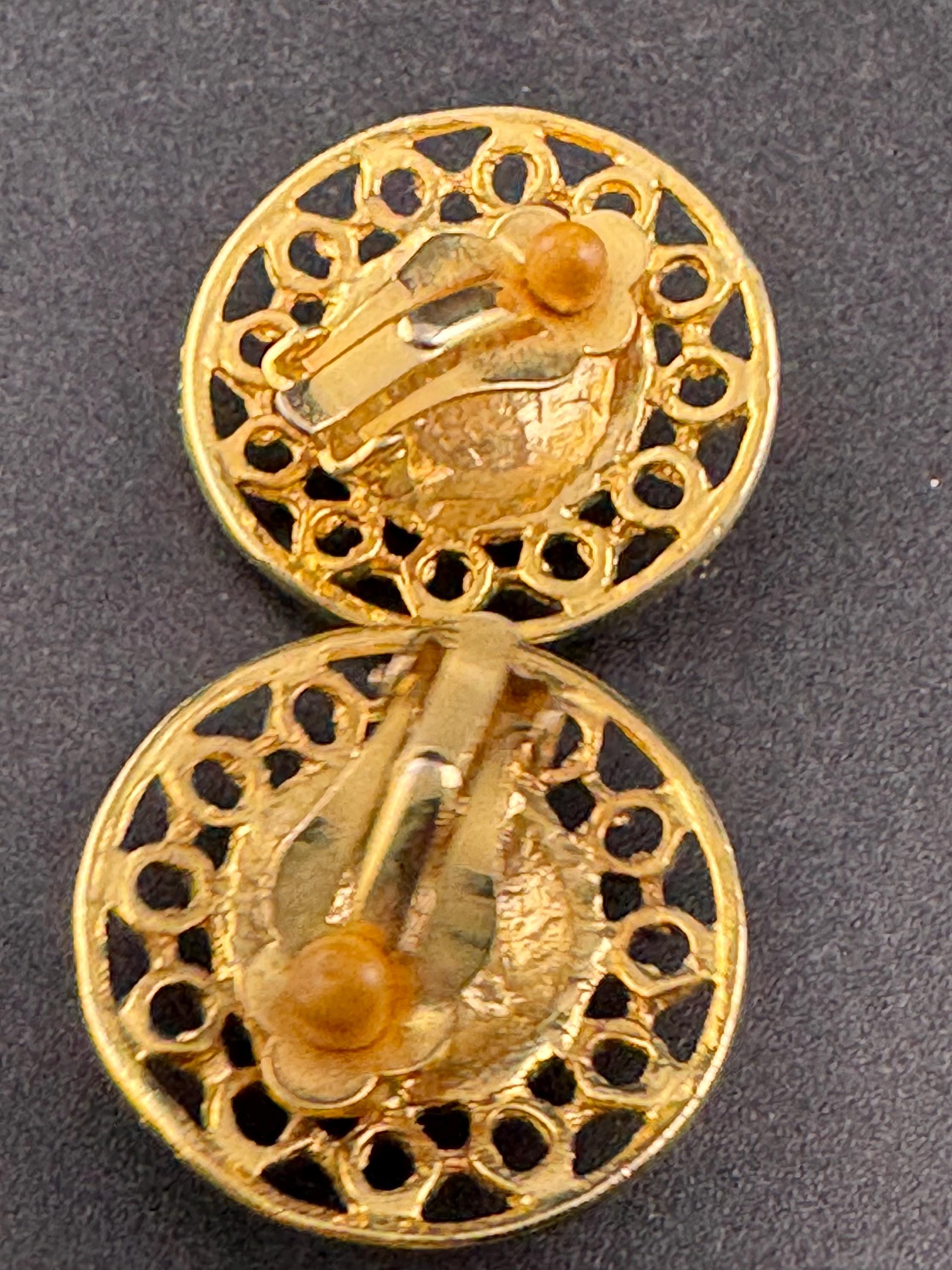 Vintage chain link domed disc clip on earrings, oversized gold tone