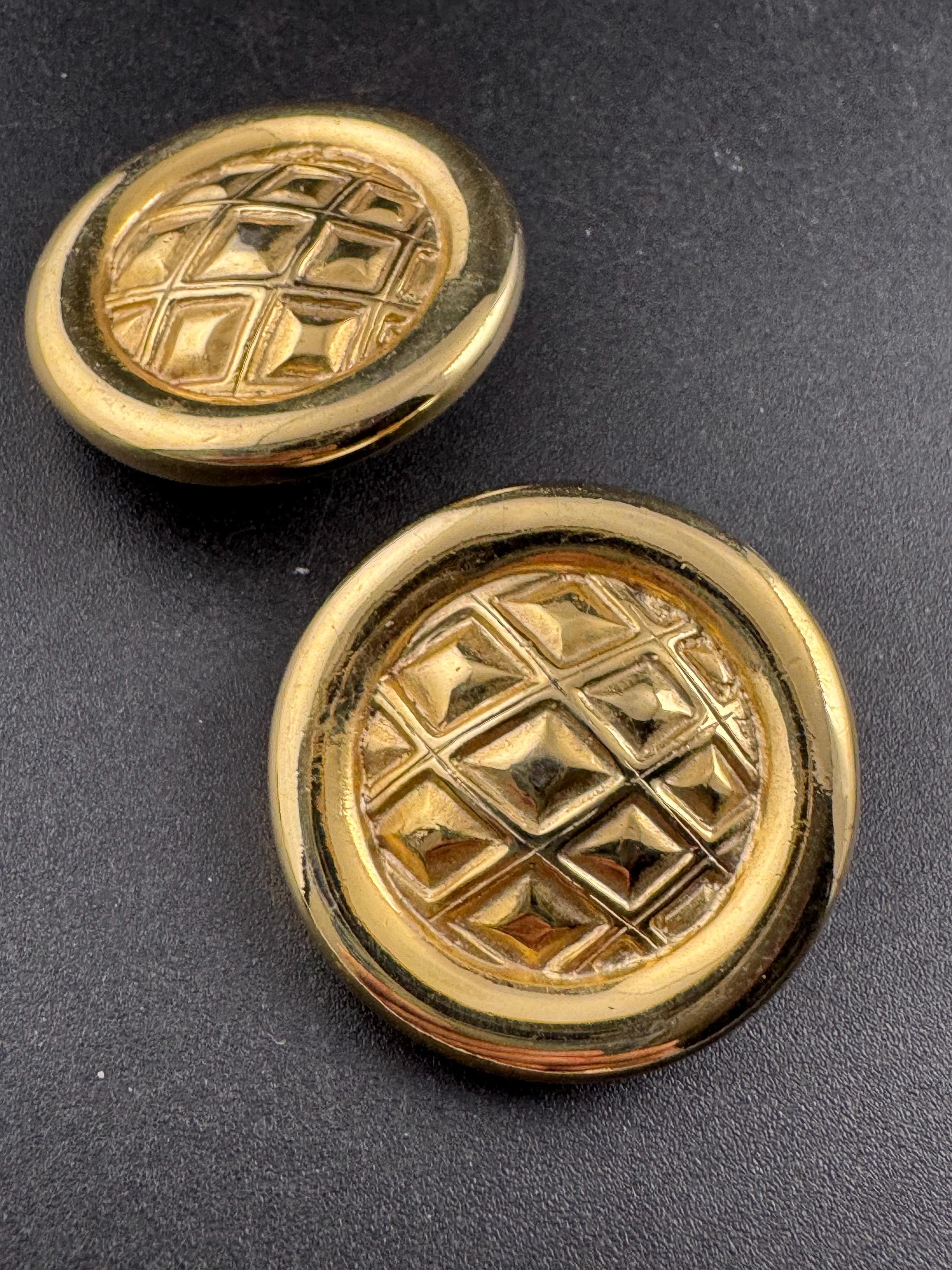 Large 3cm round disc clip on earrings, Vintage gold tone