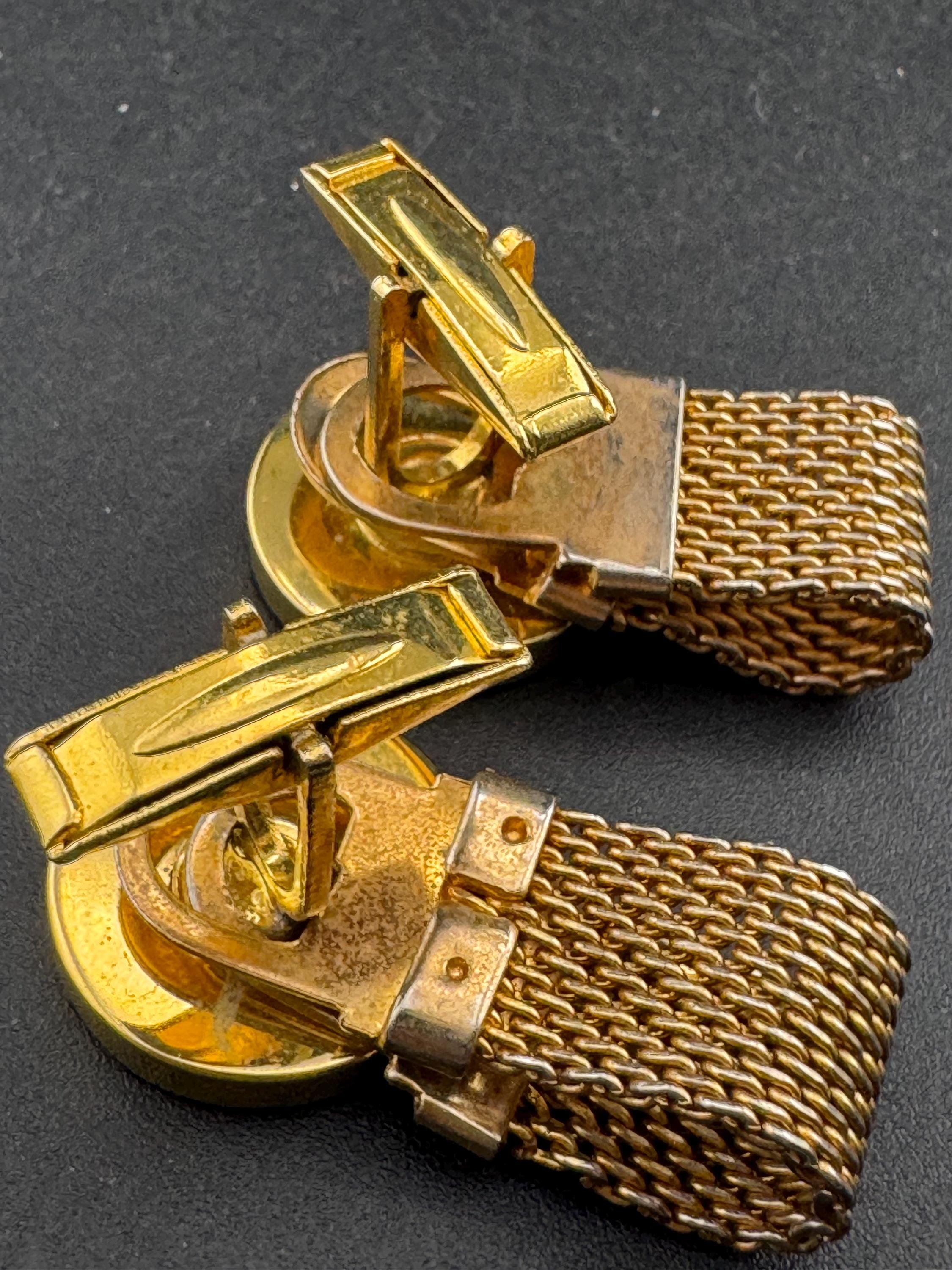 Vintage men’s gold mesh monogram Letter D cufflinks Brutalist 1970s