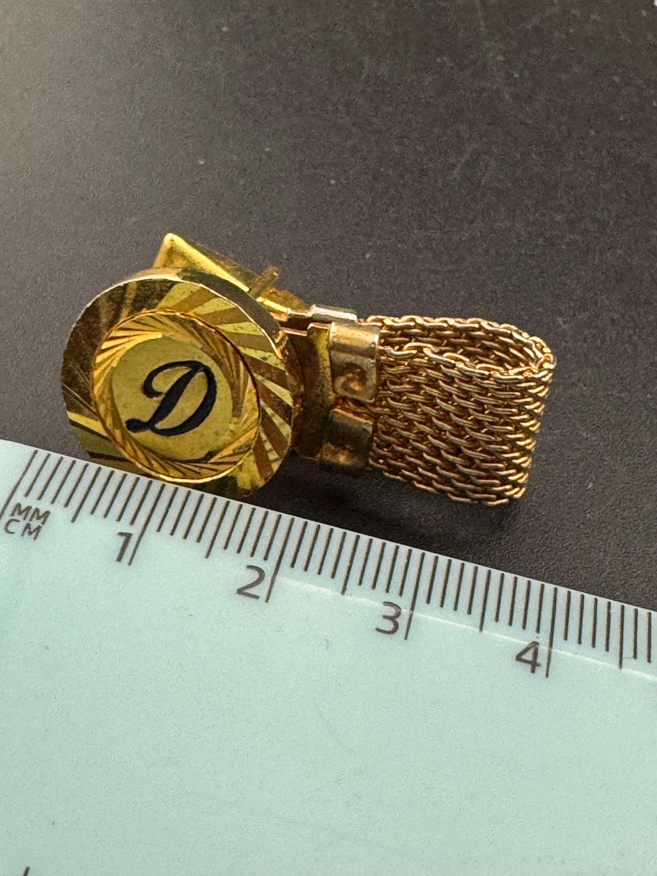 Vintage men’s gold mesh monogram Letter D cufflinks Brutalist 1970s