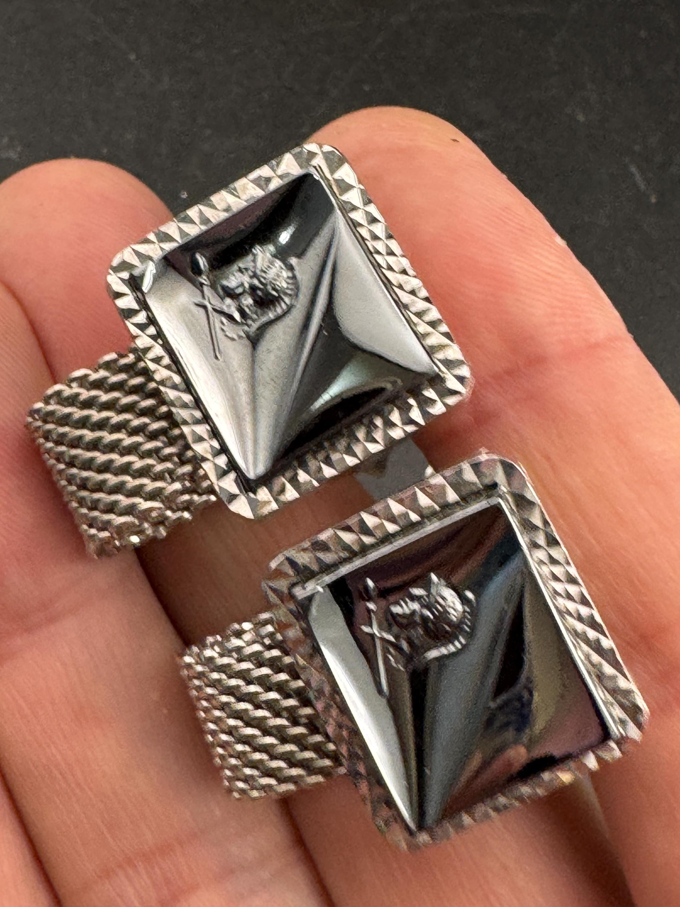 Vintage men’s centurion mesh cufflinks with black hematite , Brutalist 1970s silver tone