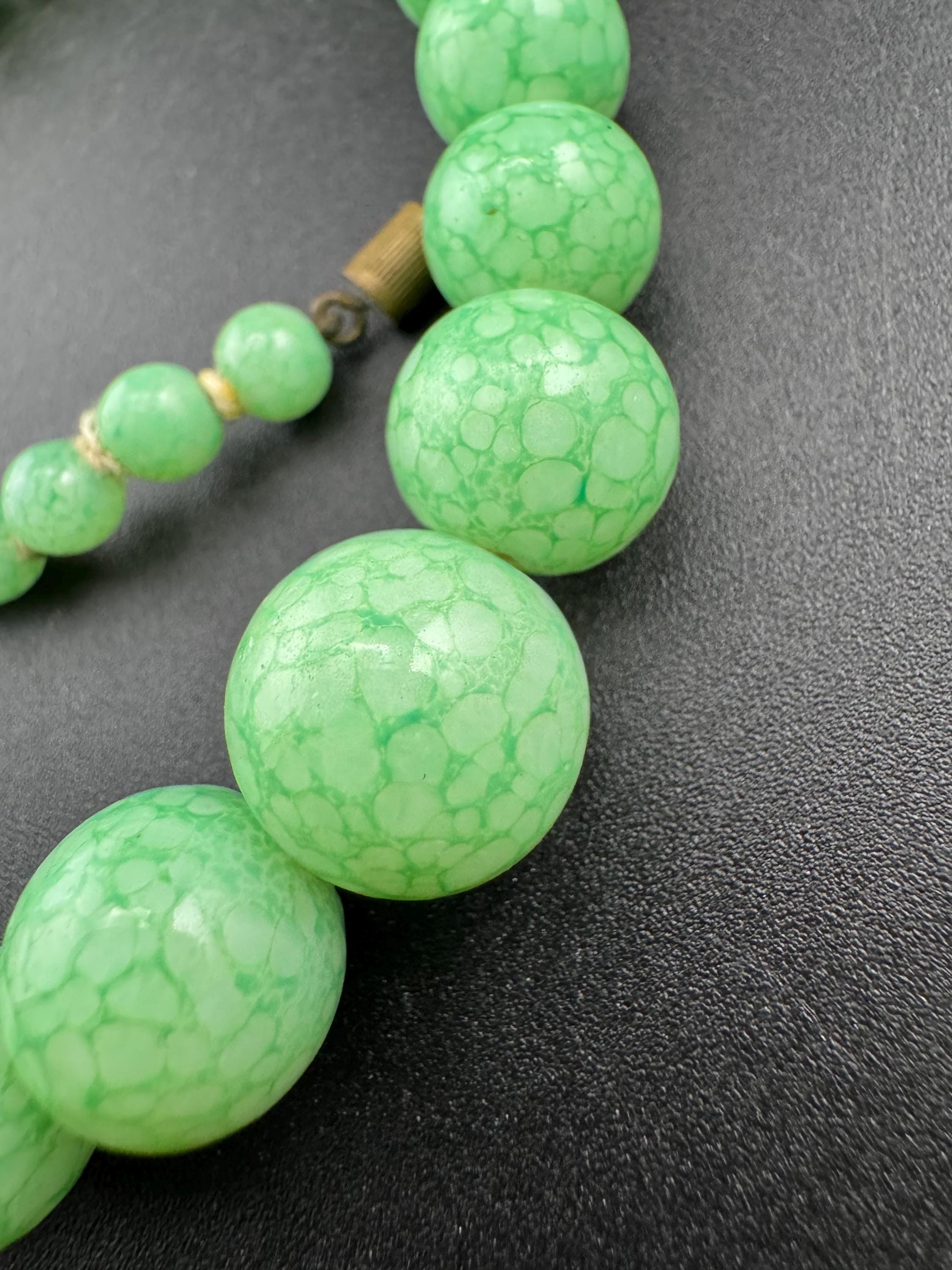 Art Deco czech gold tone necklace with green peking glass or ceramic stones 38.5cm
