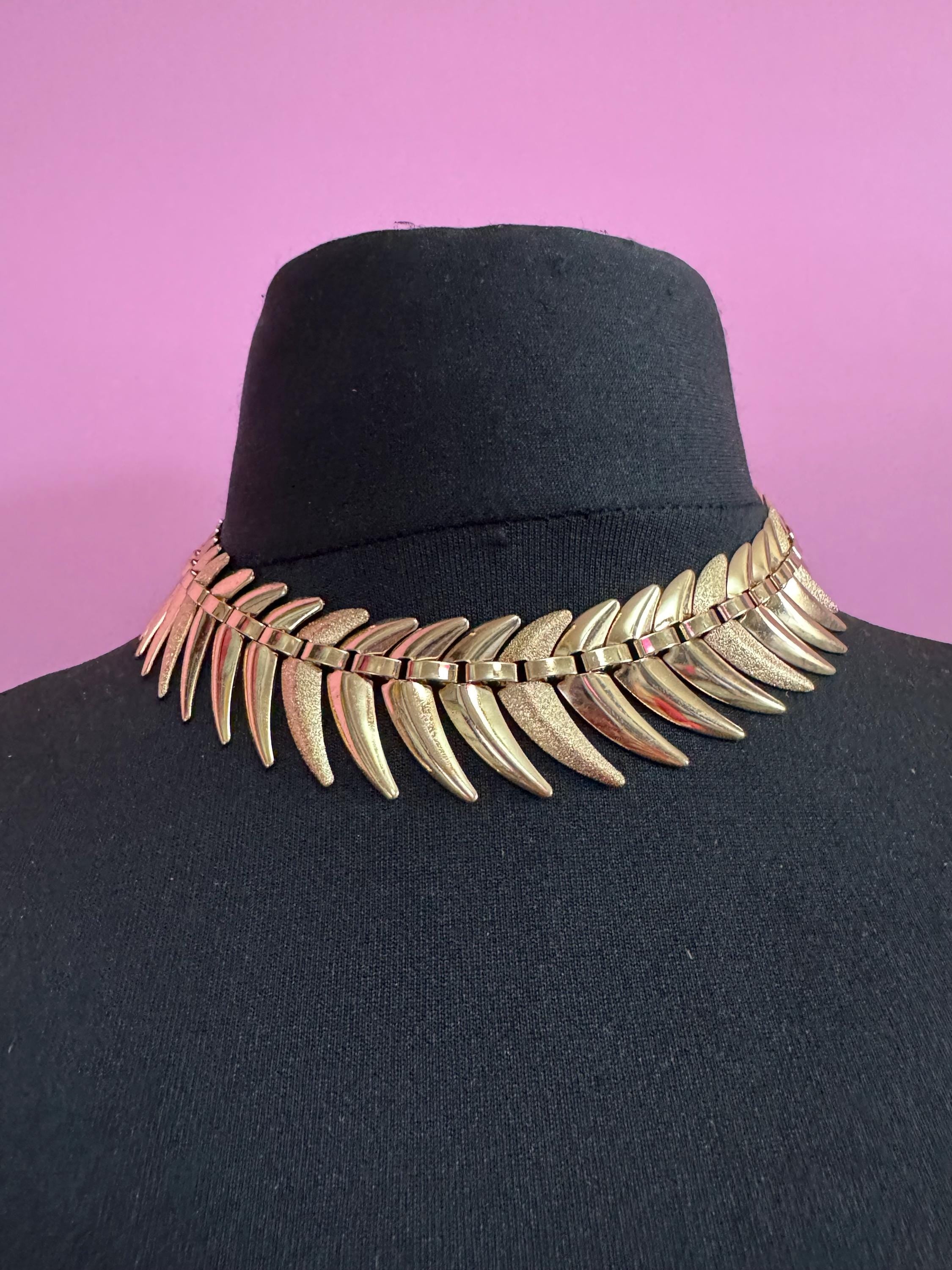 Vintage Gold Tone Chevron Choker Necklace - 44 x 3cm