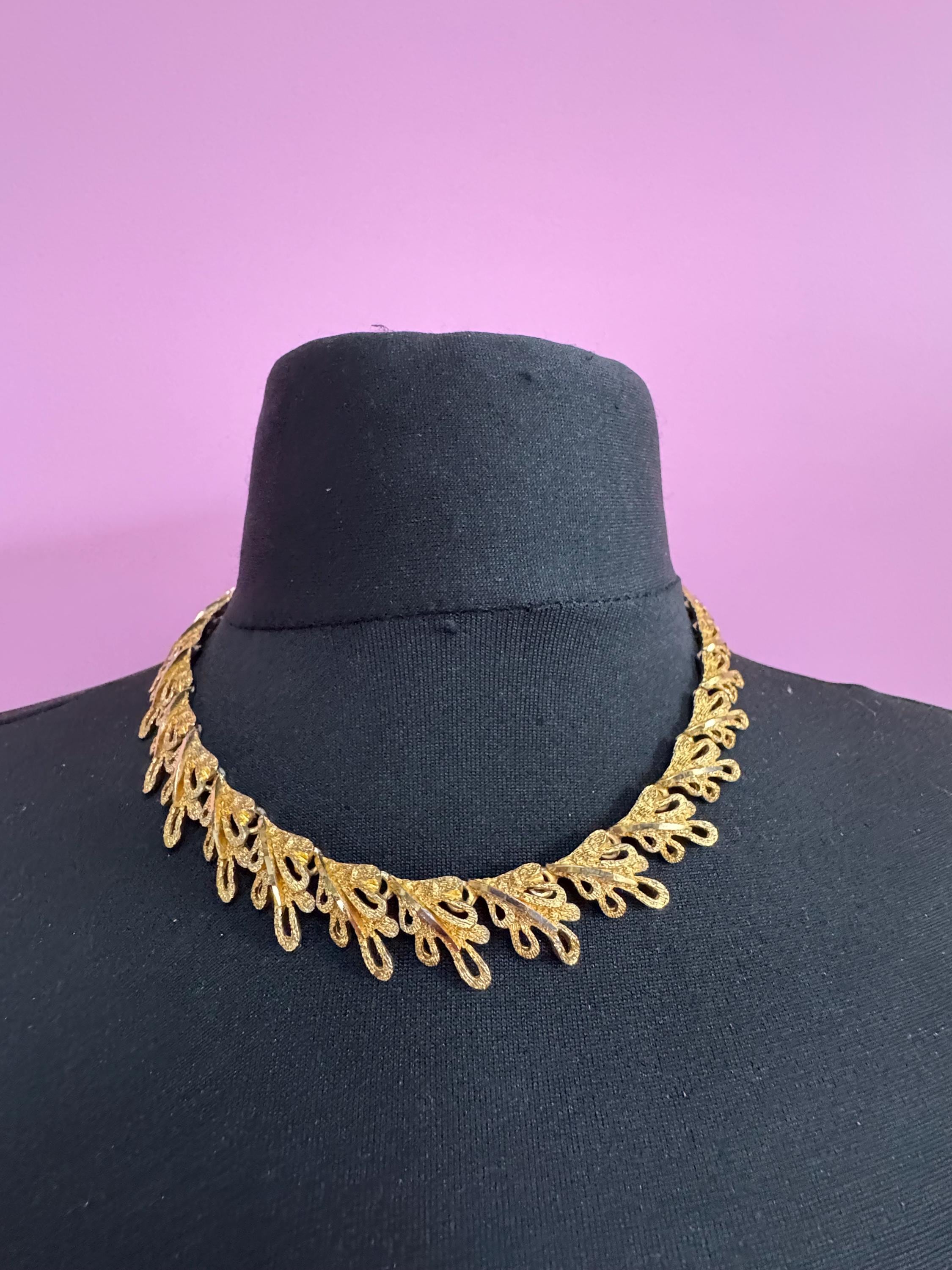 Vintage brutalist modernist leaf choker necklace, gold textured Links
