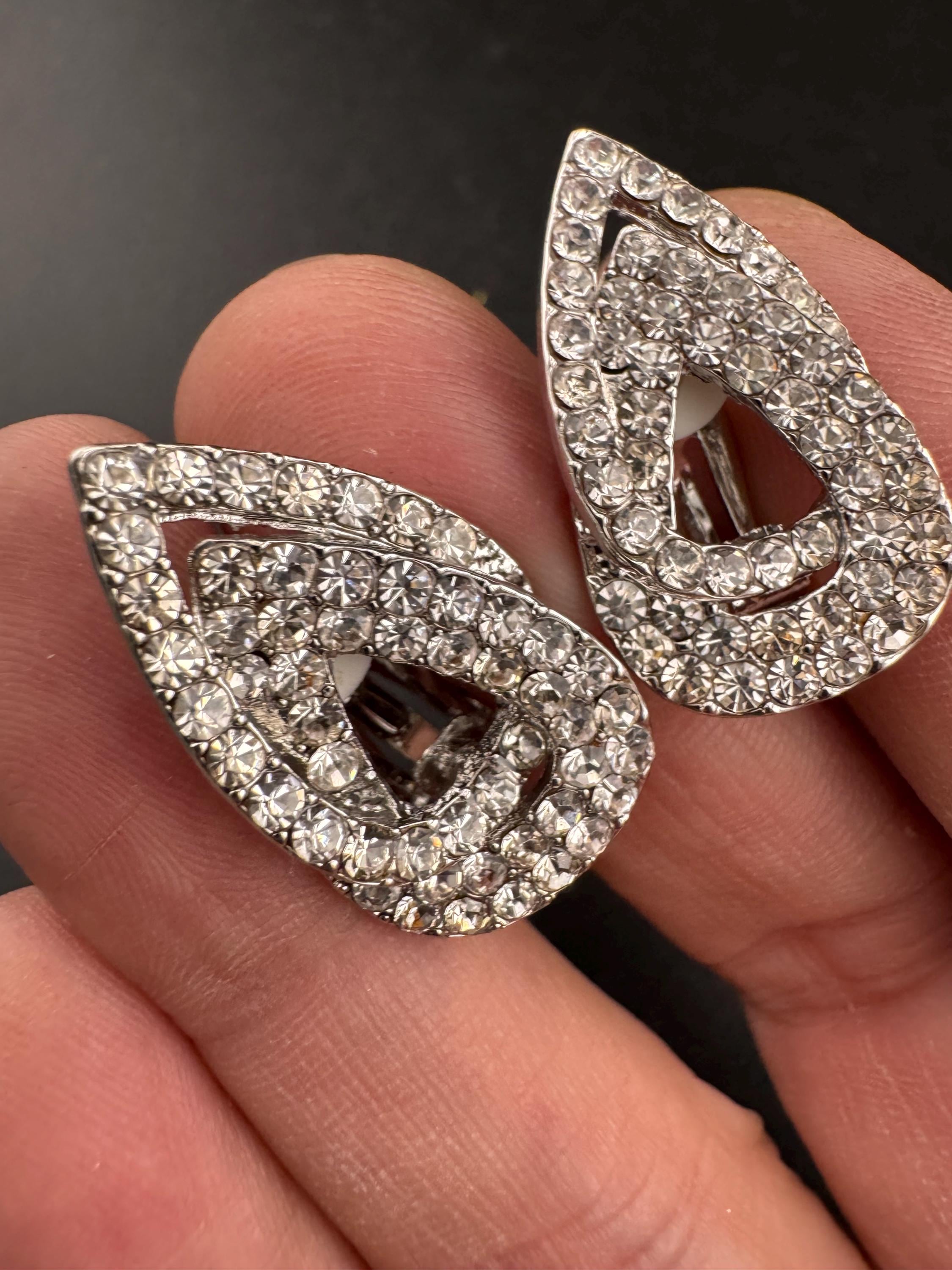 Retro clear diamanté  rhinestone Clip On Earrings, Silver Tone Vintage