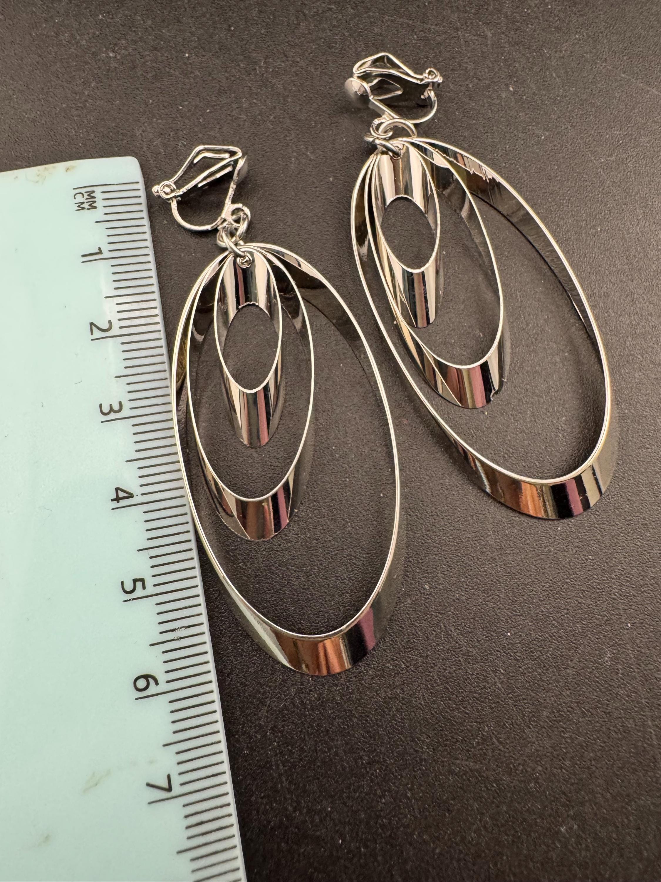 Retro modernist long dangly oval drop earrings,clip on silver tone