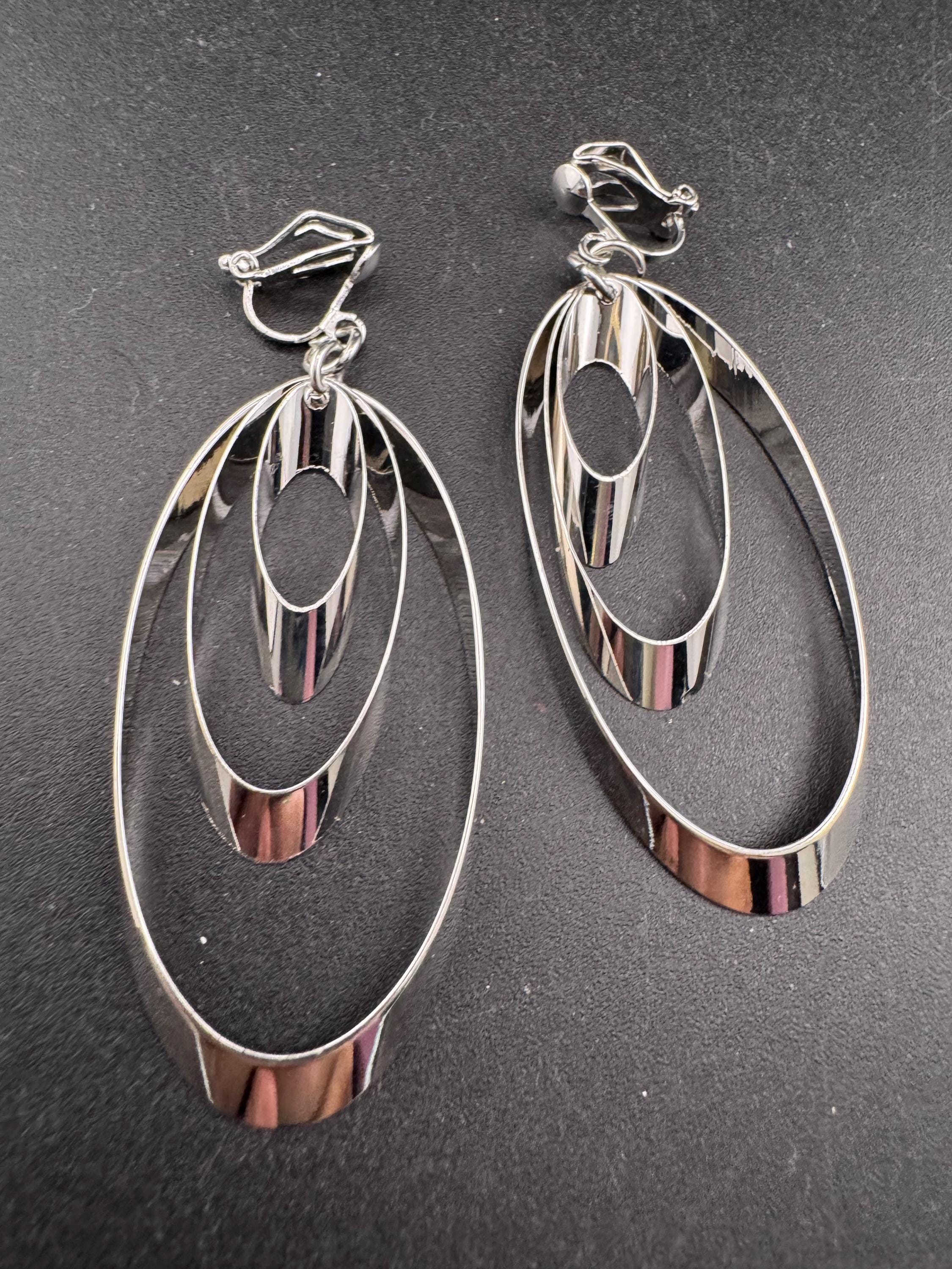 Retro modernist long dangly oval drop earrings,clip on silver tone