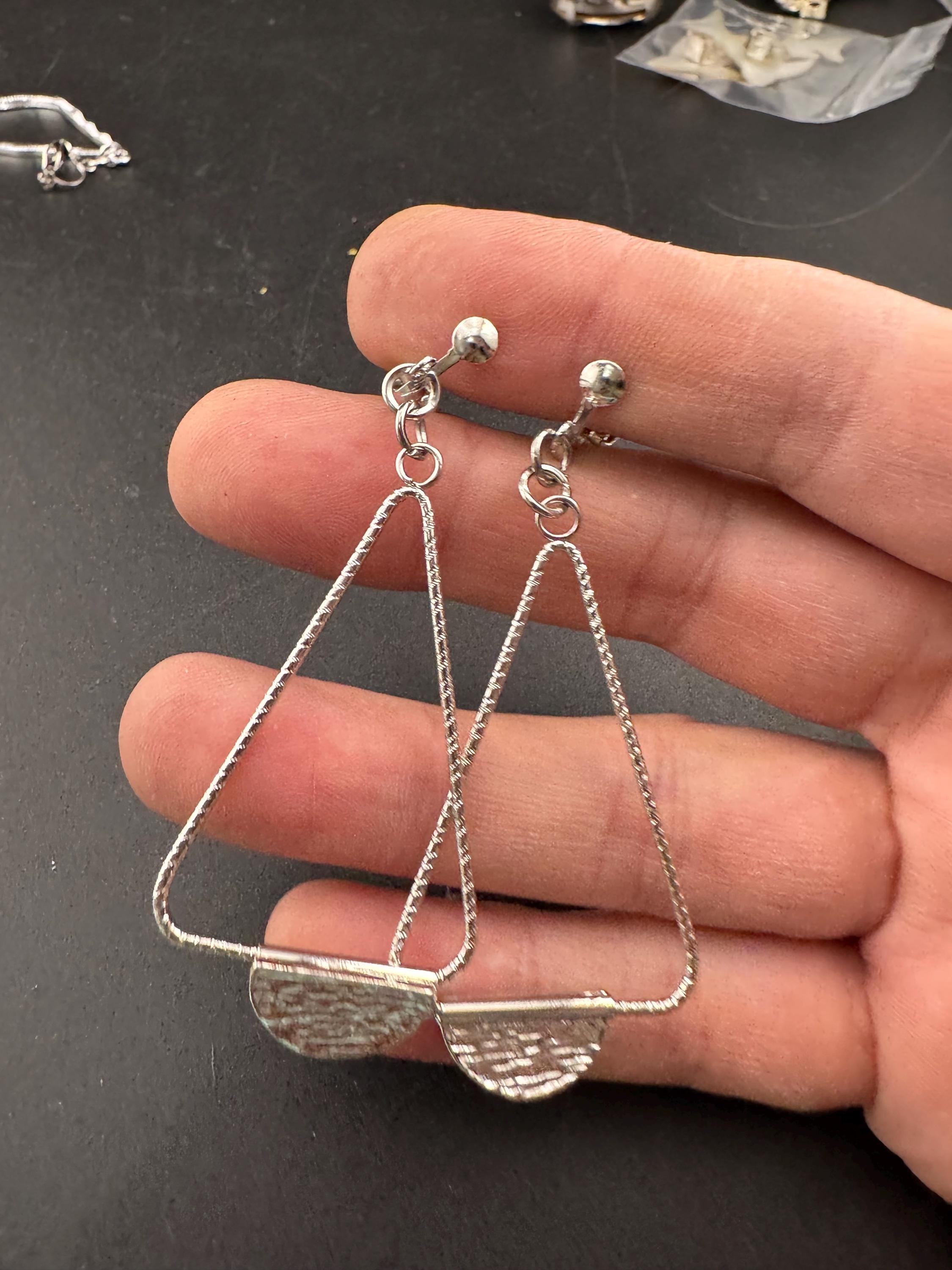 Retro modernist long dangly triangular drop earrings, clip on silver tone