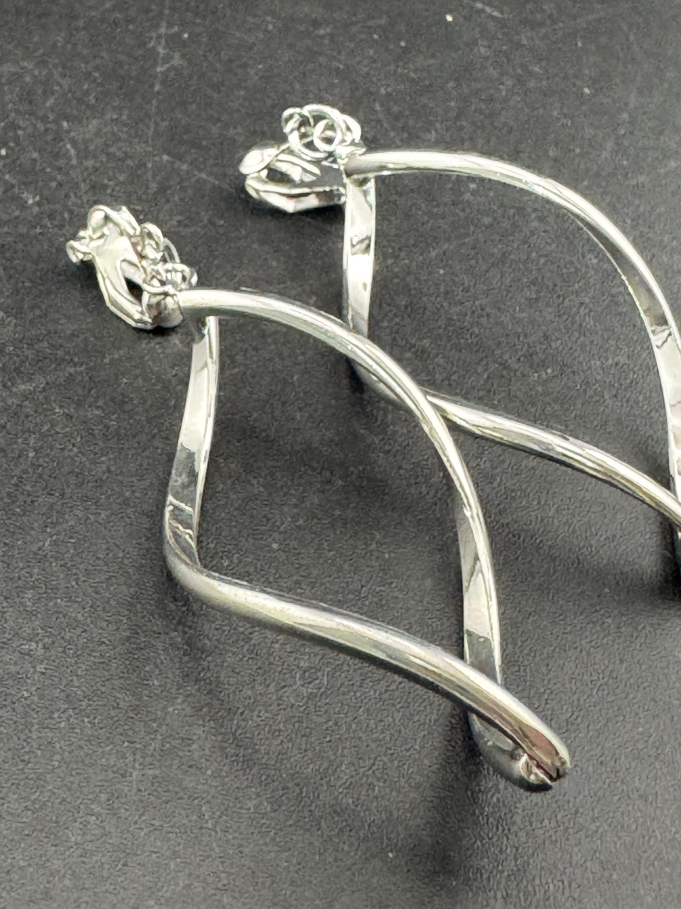 Retro modernist long dangly helix drop earrings, clip on silver tone