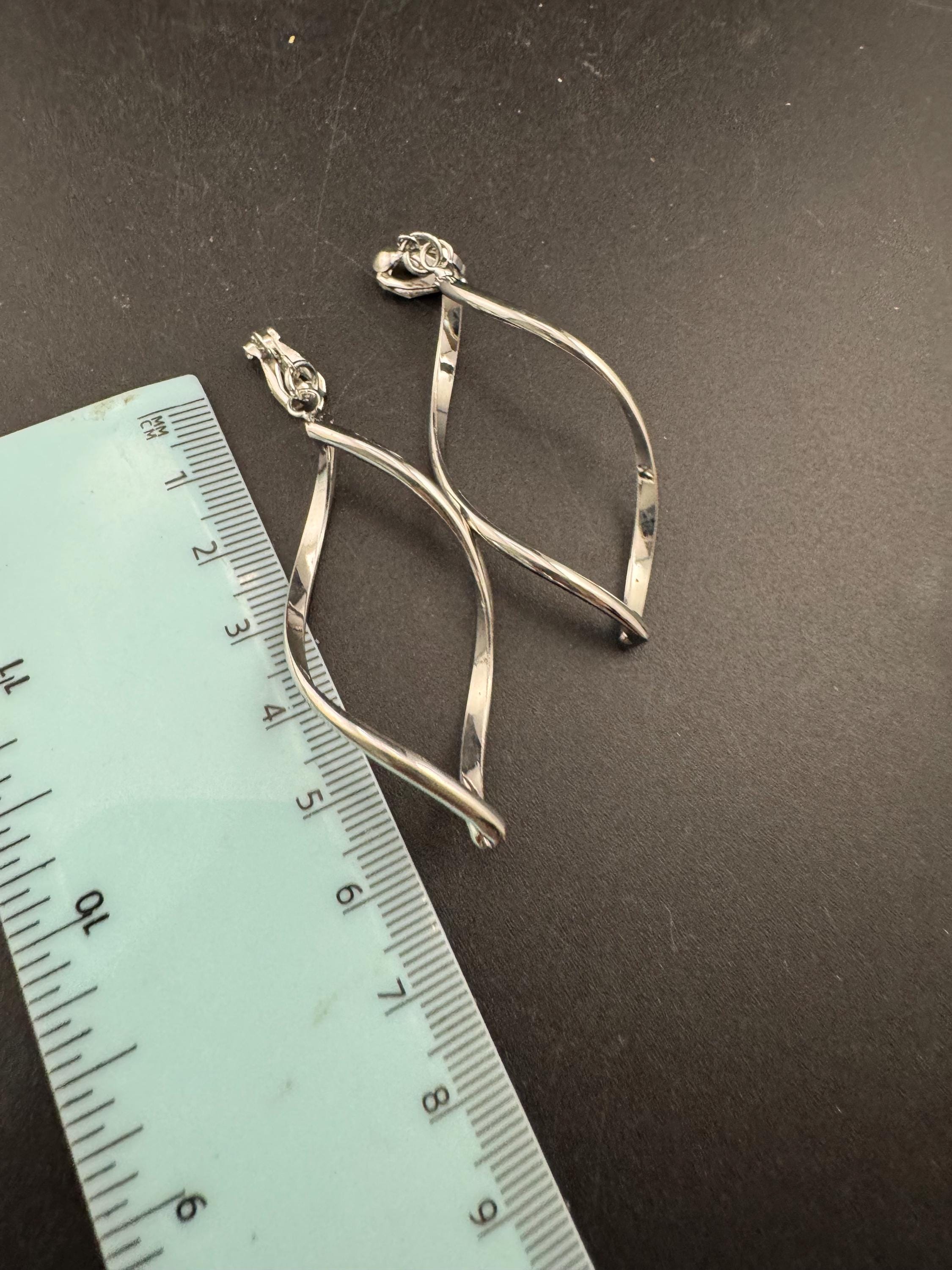 Retro modernist long dangly helix drop earrings, clip on silver tone