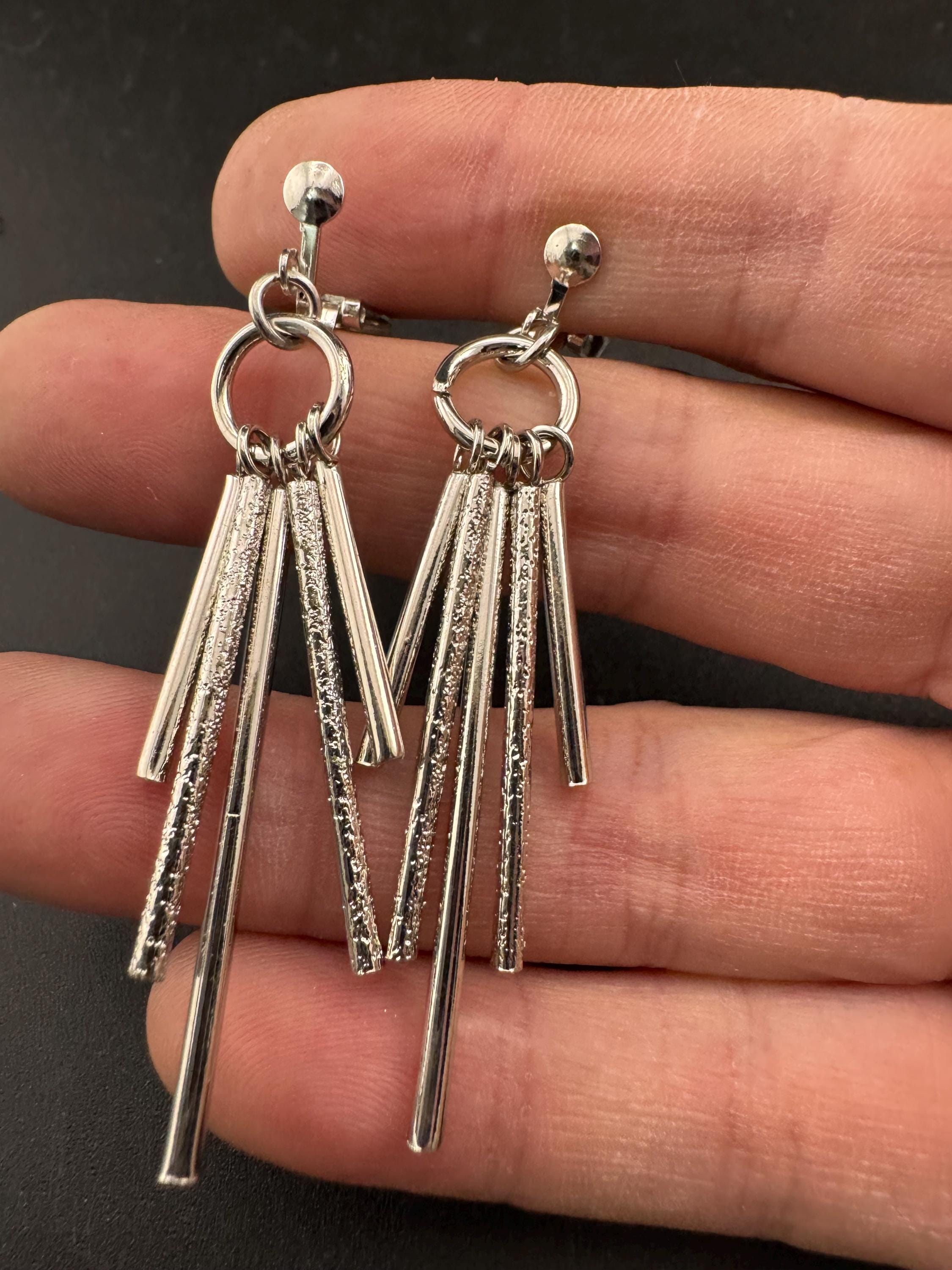 Retro modernist long dangly tassel drop earrings, clip on silver tone