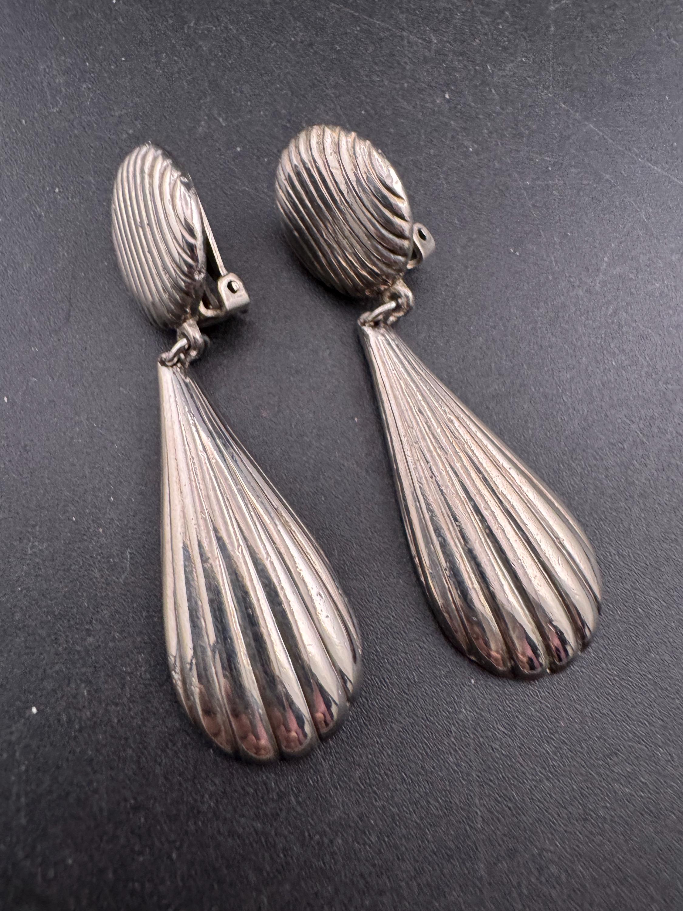 vintage oversized 6cm teardrop dangly clip on earrings metal