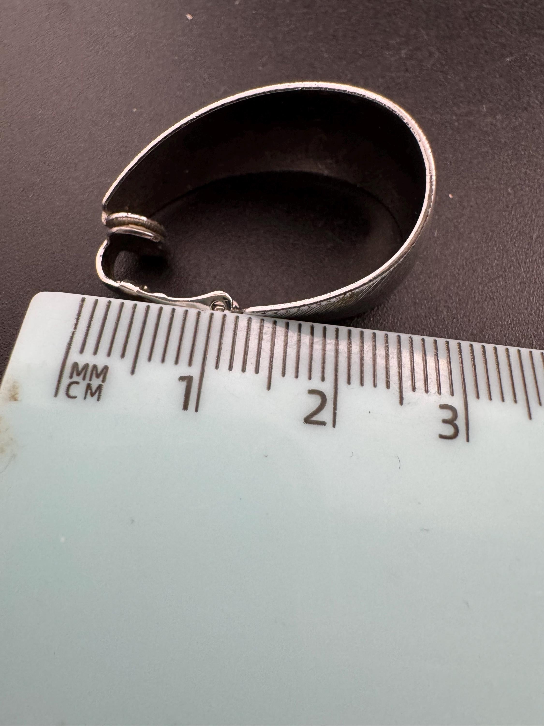 Signed sarah coventry silver brushed steel hoop clip on earrings