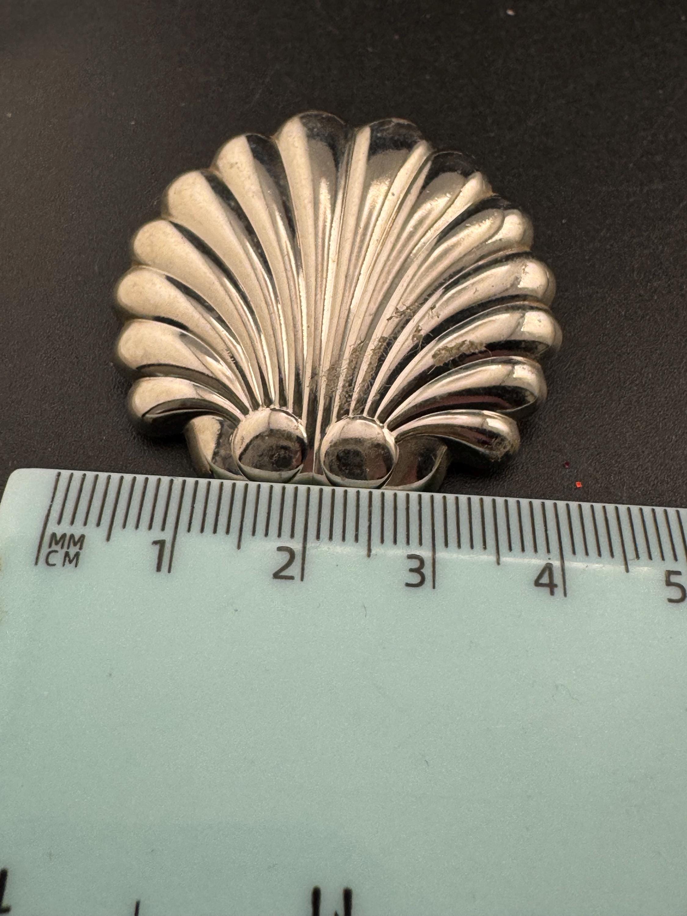 Retro 1980s SHELL seashell pair stud earrings pierced, silver tone